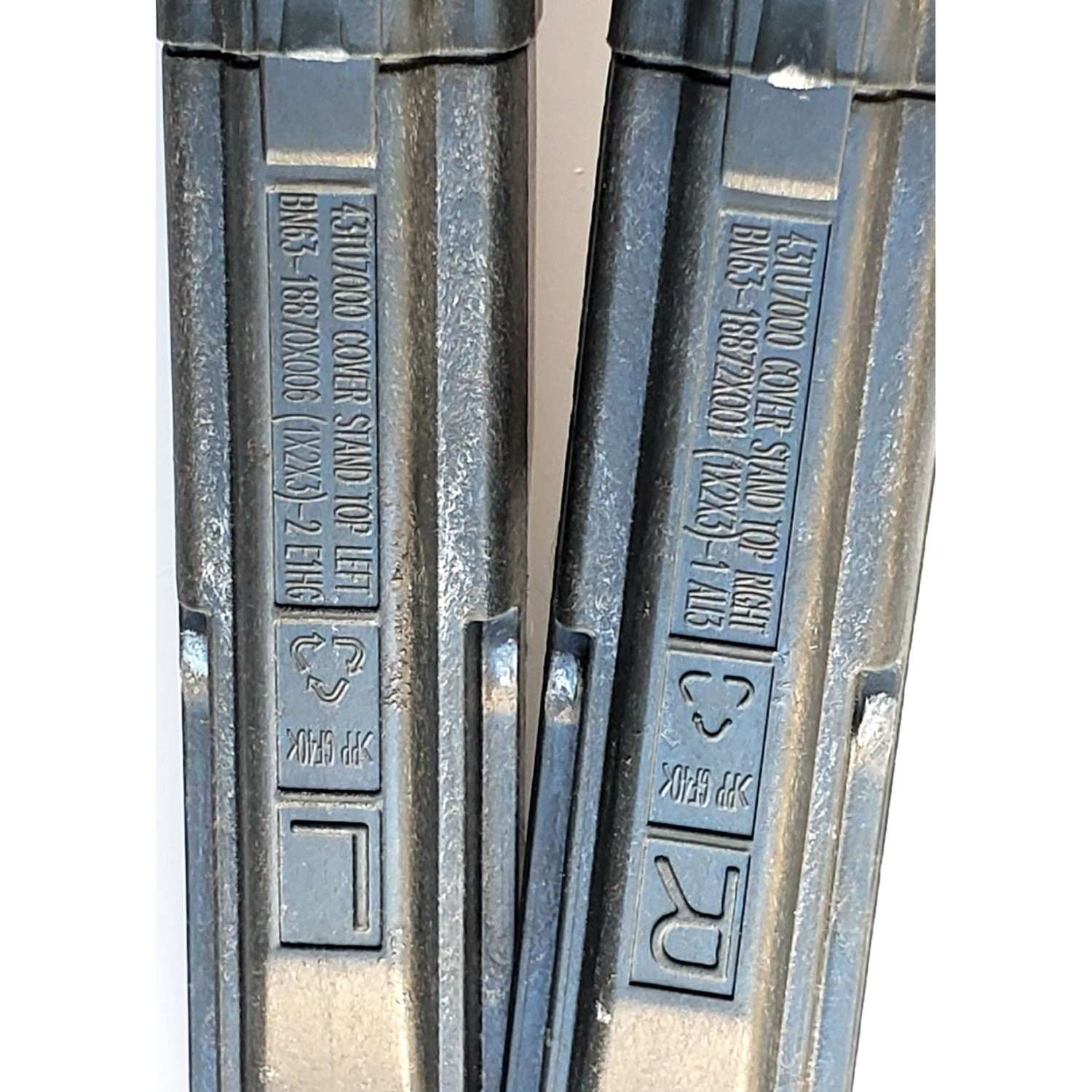 KIT DE BASES PARA TV SAMSUNG ((2 PIEZAS)) / NUMERO DE PARTE BN63-18870A / BN63-18872A / 43TU7000 / BN63-18872X001 / BN63-18870X006 / E115797 / E510768 / MODELOS UN43TU700DFXZA XA03 / UN43TU7000FXZA / UN43TU7100FXZA / UN43TU7200FXZA / UN43TU7300FXZA - Imagen 4