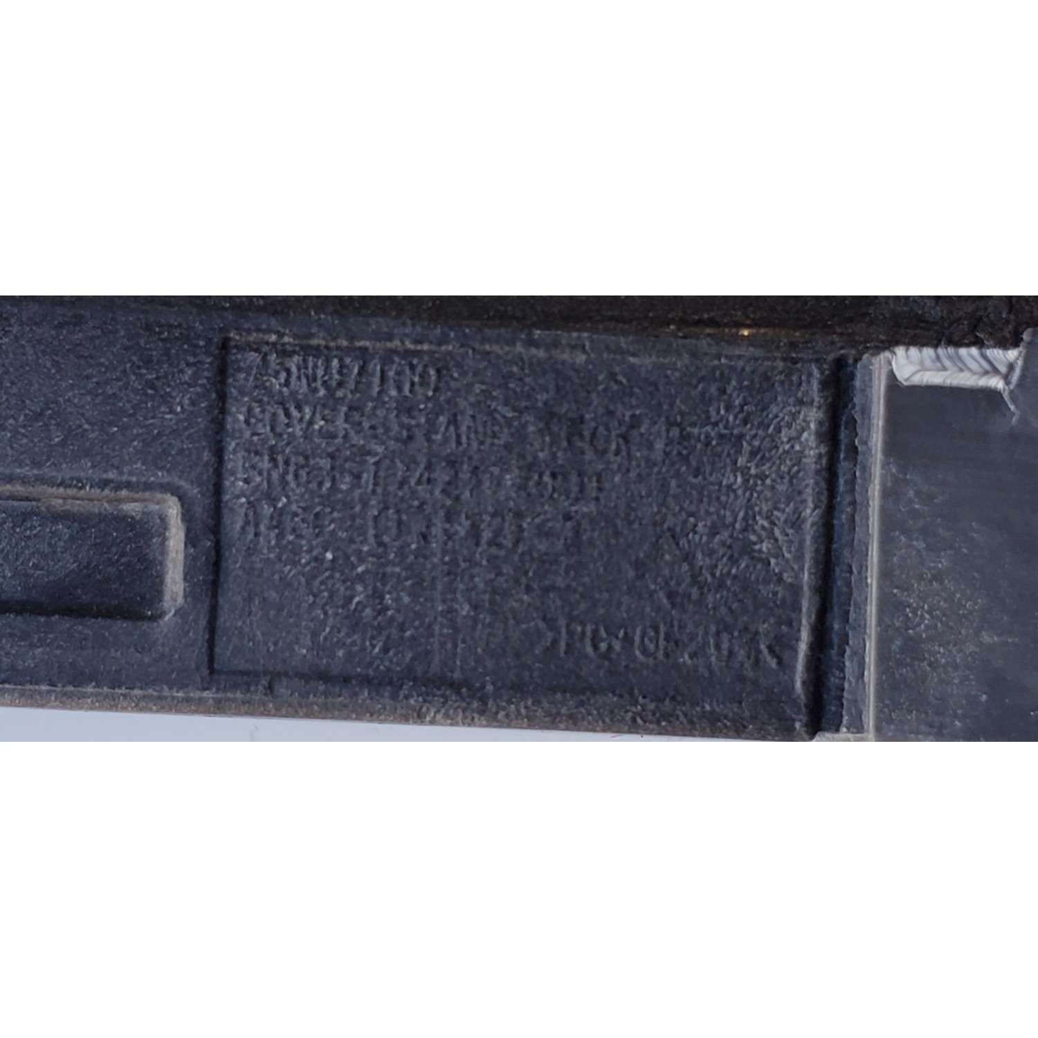 KIT DE BASES PARA TV SAMSUNG ((2 PIEZAS)) / NUMERO DE PARTE BN63-17425D / BN63-17429D / HF-0680U / E115797 / 75NU7100 / MODELOS UN75NU6080FXZA / UN75NU6900FXZA / UN75NU6900FXZC / UN75NU7100FXZA / UN75NU7100FXZC / UN75RU7100FXZA / UN75RU7100FXZC - Imagen 4