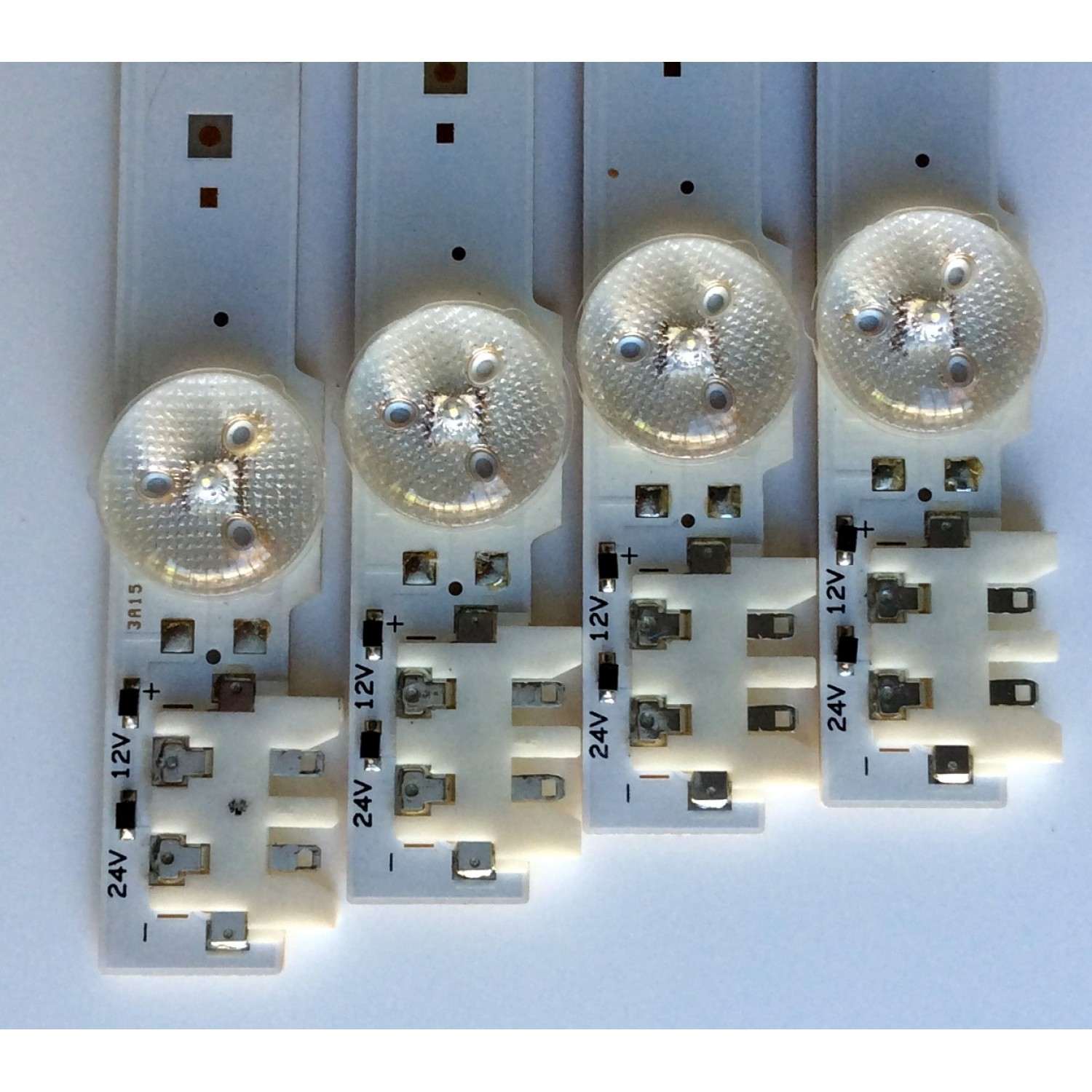 KIT DE LEDS ORIGINAL PARA TV SAMSUNG / INCOMPLETO 4 PIEZAS / NUMERO DE PARTE BN96-25300A / 25300A / N3K JC / 2013SVS32F 9 REV1.8 130103 / PANEL CY-HF320BGLV1H / MODELO UN32F5500AFXZX / UN32F5500AFXZA TS01 / KIT CONSTA ORIGINALMENTE DE 5 PIEZAS - Imagen 4