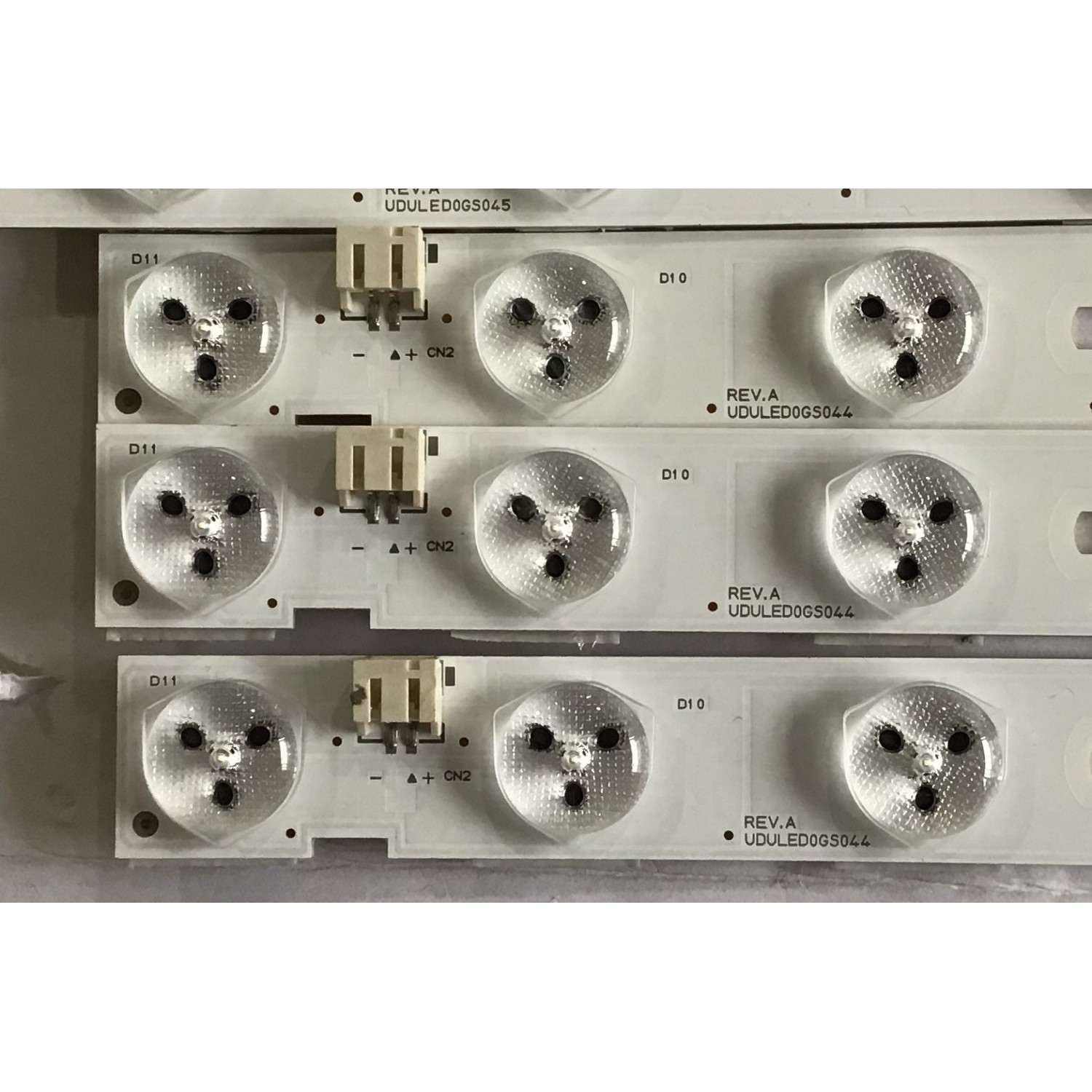 KIT DE LED'S PARA TV EMERSON ((6 PIEZAS)) / NUMERO DE PARTE UDULED0SM015 / UDULED0SM016 / UDULED0GS022 / UDULED0GS021 / UDULED0GS044 / UDULED0GS045 / 2012FUNAI50 / 50"NDF REV0.0 / V500HJ1-P01 / MODELOS LF501EM5F / LF501EM4 / 50ME313V/F7 - Imagen 2
