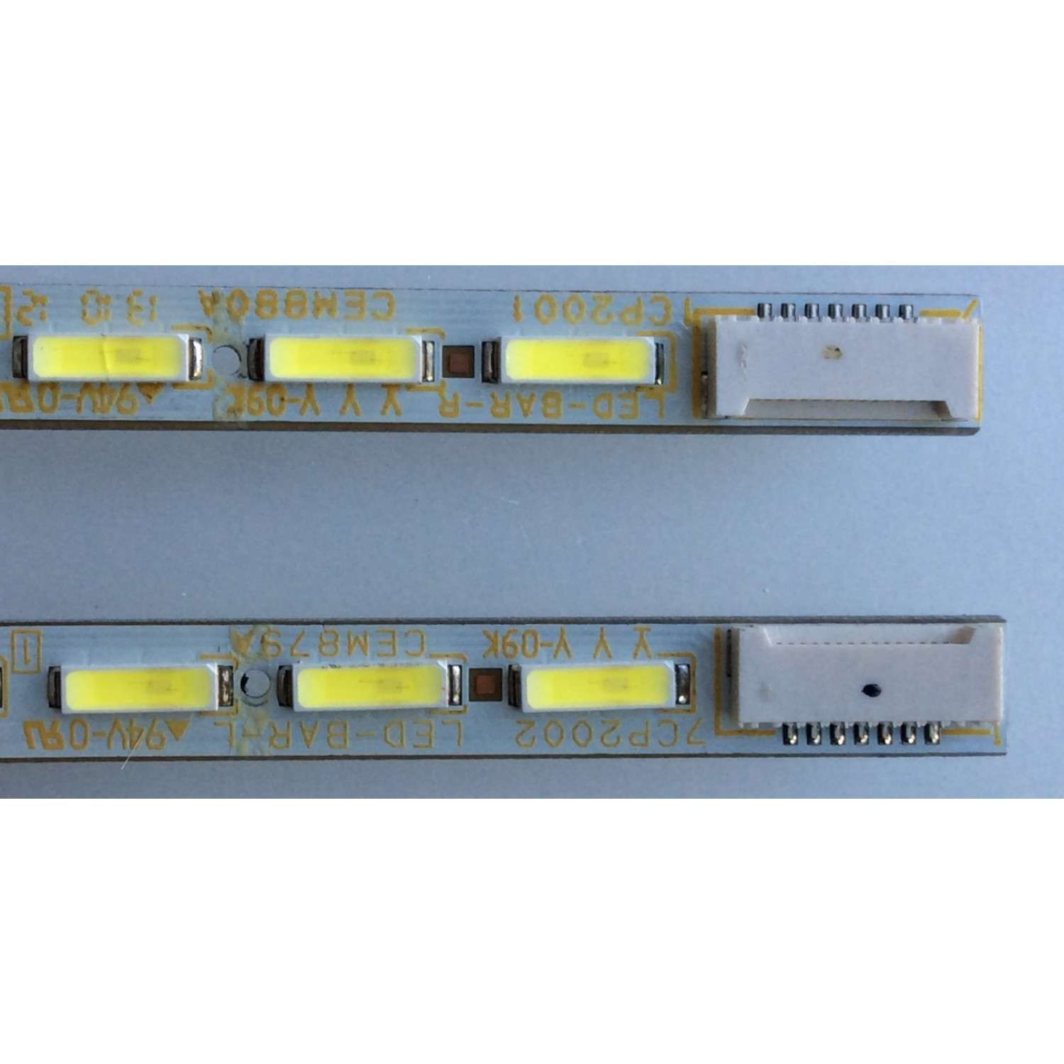 KIT DE LEDS ORIGINAL  PARA TV JVC 2 PIEZAS /NUMERO DE PARTE LED-BAR-L/LED-BAR-R / LED-BAR-L / LED-BAR-R / CEM880A / CEM879A / 7CP2002 / 1CP2001 / MODELO LT-32DE73 / PANEL LSC320AN02LED / ST315A05-1	 - Imagen 2