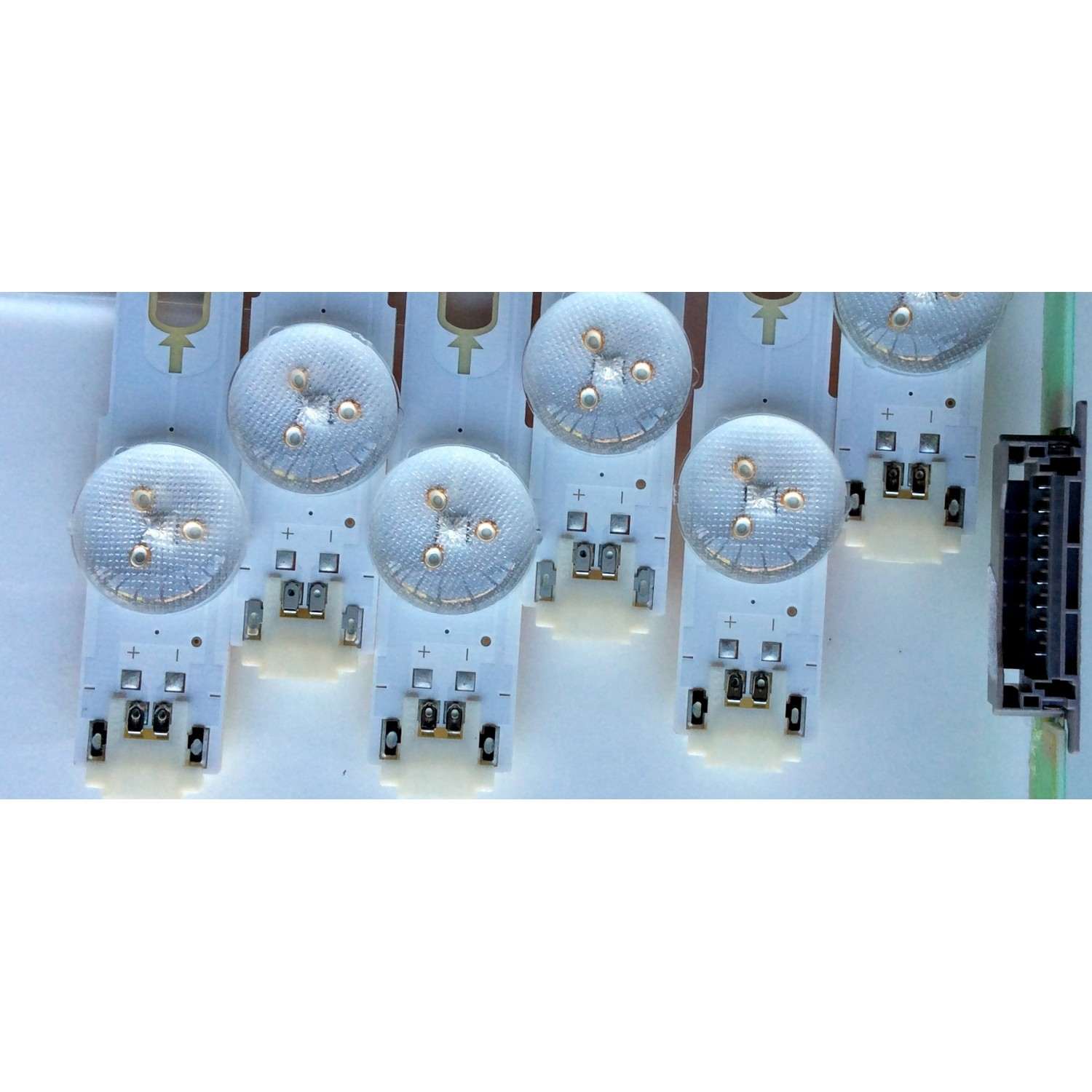 KIT DE LED`S PARA TV (12 PIEZAS) / SAMSUNG BN96-34797A / BN96-34798A / LM41-00135A / PANEL CY-WJ055HGLV4H / CY-GJ055HGLV7H / CY-GJ055HGEV4H / CY-GJ055HGLV1H / CY-WJ055HGLVAH / CY-WJ055HGLV7H / CY-GJ055HGLVAH / MODELOS UE55JU7500 / UN55JU6700 - Imagen 6