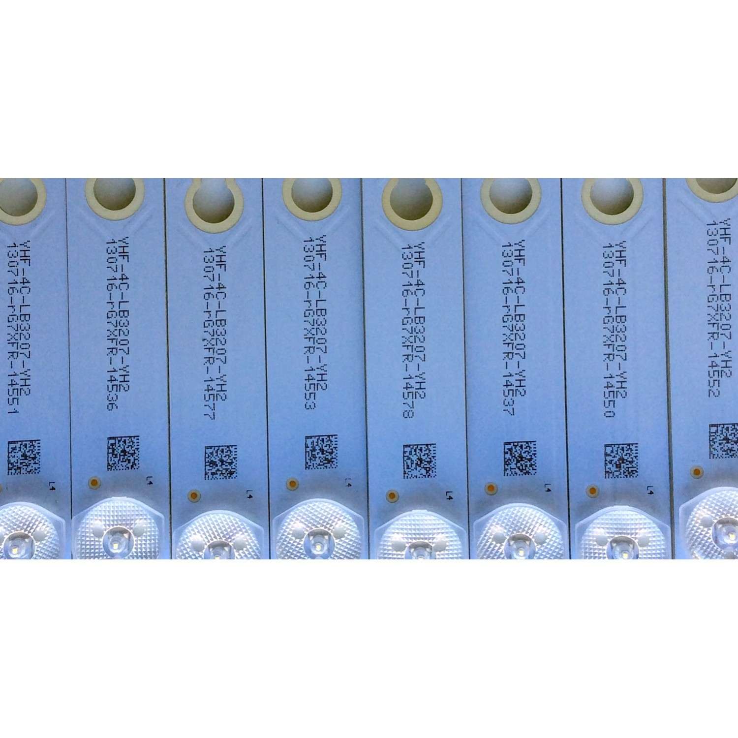 KIT DE LED'S PARA TV TCL (8 PIEZAS) / NUMERO DE PARTE TOT_55D2700_UD_8X7_3030C_V1 / YHA-4C-LB3207-YH2 / 006-PK1K3465A / 30355006212E / T0T_55D2700_UD_8X7_3030C_V1 / PANEL LVU550CS0T E1 / MODELO 55US57 / 55US57TGAA - Imagen 3