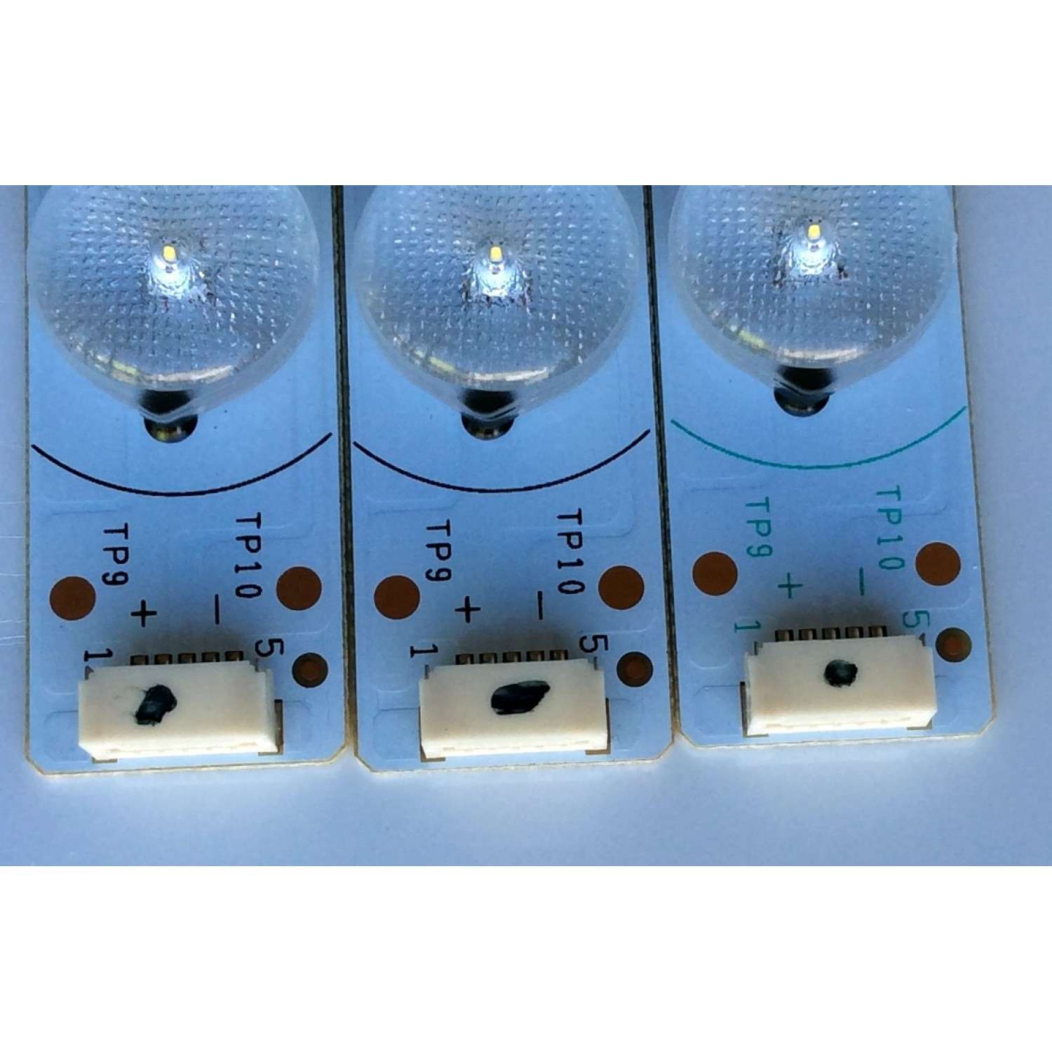 KIT DE LED'S PARA TV RCA ((3 PIEZAS)) / NUMERO DE PARTE F804422WCA041701AB A / F804423WCA033431BB A / PANEL LK315T3HB94 / MODELO LED32B30RQD - Imagen 4