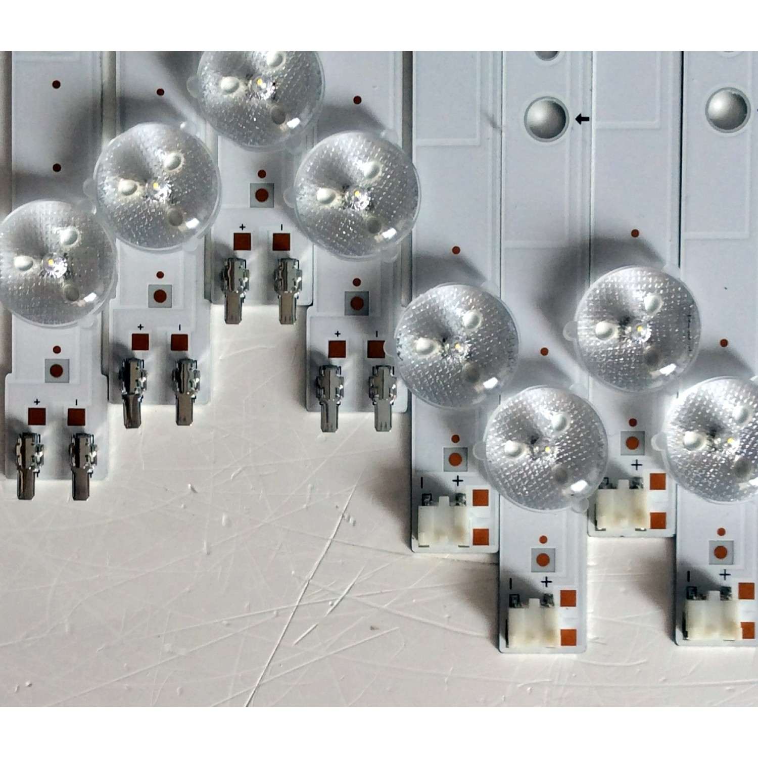 KIT DE LEDS PARA TV TCL (( INCOMPLETO 14 PIEZAS, ORIGINALMENTE CONSTA DE 16 PIEZAS ))/  NUMERO DE PARTE 4C-LB55C8-HR0 / 210412/00904/00WY6/M80DQ8D / 210414 /  / 4C-LB55C8-HR08F / 4C-LB55C8-HR06F / PANEL LVU550NDHL CD9W08 / MODELO  55R635 - Imagen 2