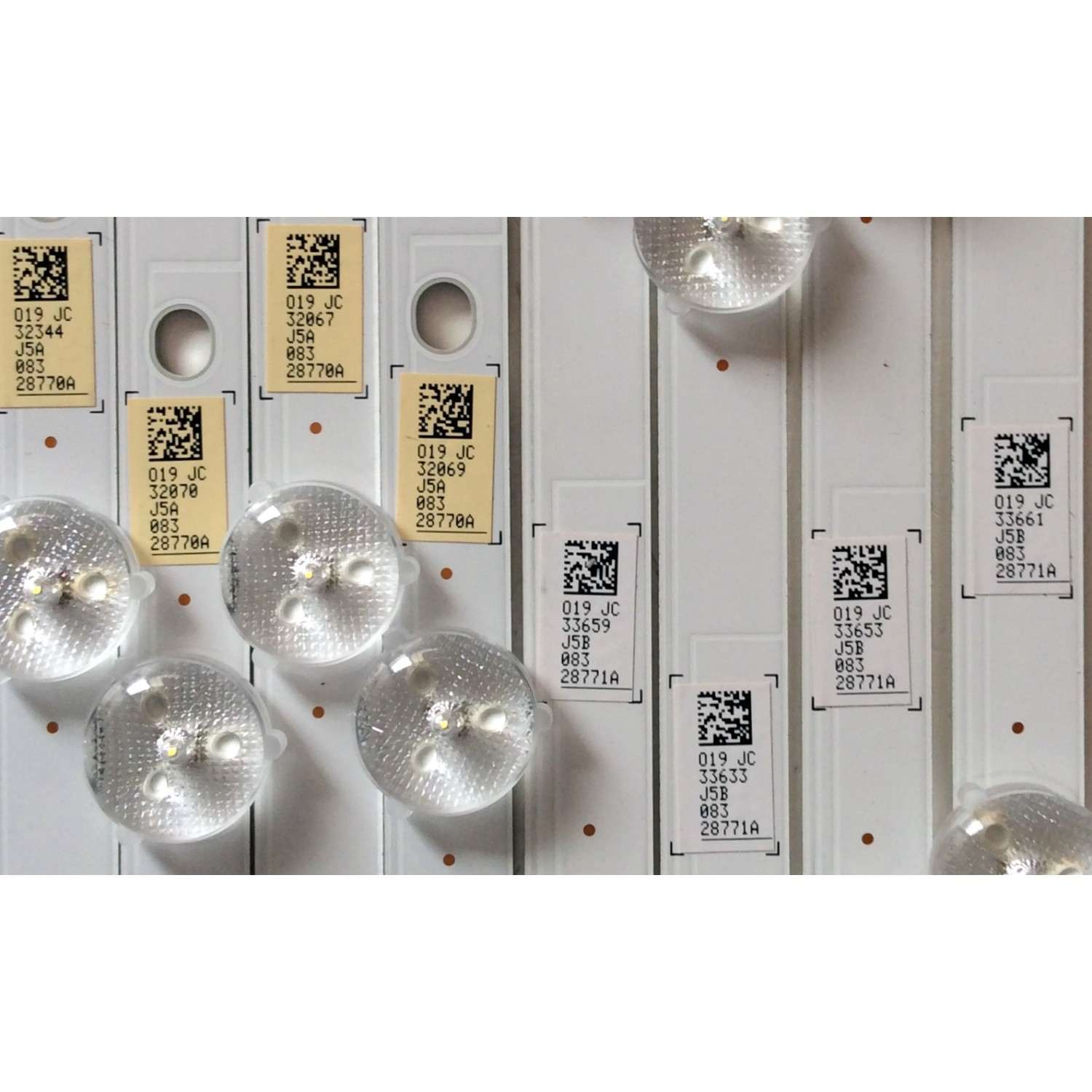 KIT DE LEDS PARA TV TCL (( INCOMPLETO 14 PIEZAS, ORIGINALMENTE CONSTA DE 16 PIEZAS ))/  NUMERO DE PARTE 4C-LB55C8-HR0 / 210412/00904/00WY6/M80DQ8D / 210414 /  / 4C-LB55C8-HR08F / 4C-LB55C8-HR06F / PANEL LVU550NDHL CD9W08 / MODELO  55R635 - Imagen 3