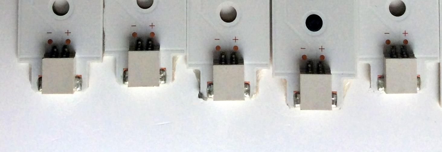 KIT DE LED'S PARA TV VIZIO ((10 PIEZAS)) / NUMERO DE PARTE IC-B-HWX40D495L / IC-B-HWX40D495R / 05638005052111 / 05638015011131 / E466169 / PANEL LSC400HN02-602 / LSC400HM10-S01 / MODELO E40-C2 / E40-C2 LWZQSFAR - Imagen 4