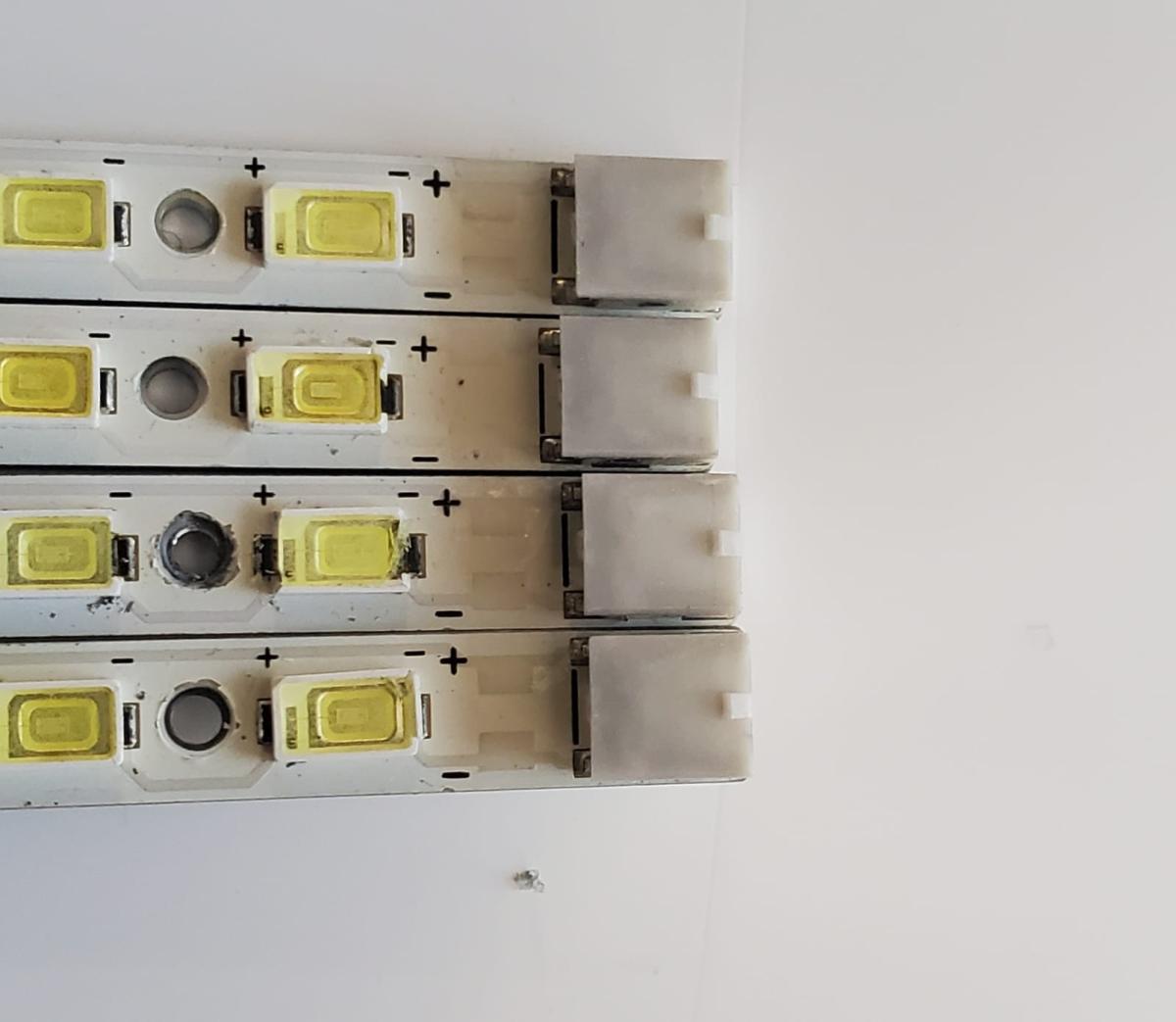 KIT DE LED´S PARA TV SONY  ( 4 PZ ) NUMERO DE PARTE SLED SLS46 5630 60Hz 60LED REV1.0 100113  LJ64-02421A / LJ64-02420A /  NUMERO DE PANEL  LTY460HM03 /  MARCA SONY / MODELO NSX-46GT1  - Imagen 3