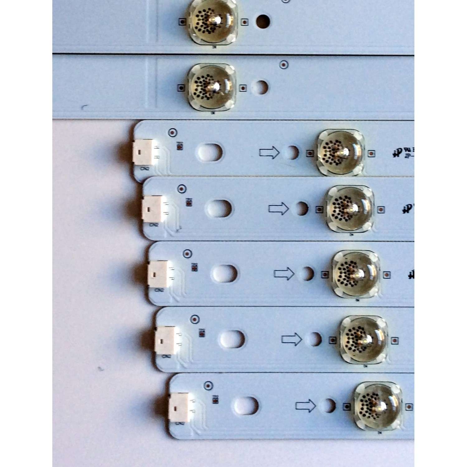 KIT DE LED´S PARA TV VIZIO (10 PIEZAS) 0171-1971-0411 / JL550I-A0 / 098101101117 / 098101101116 / PANEL T550HVN01.3 / MODELOS E550I-A0 LAQAOQAP / E550I-A0 LAQAOQCQ / E550I-A0 LAQKOQBP / E550I-A0 LATAOQAP / E550I-A0E LAQAOQDP / E550I-A0E LATAOQDP - Imagen 2