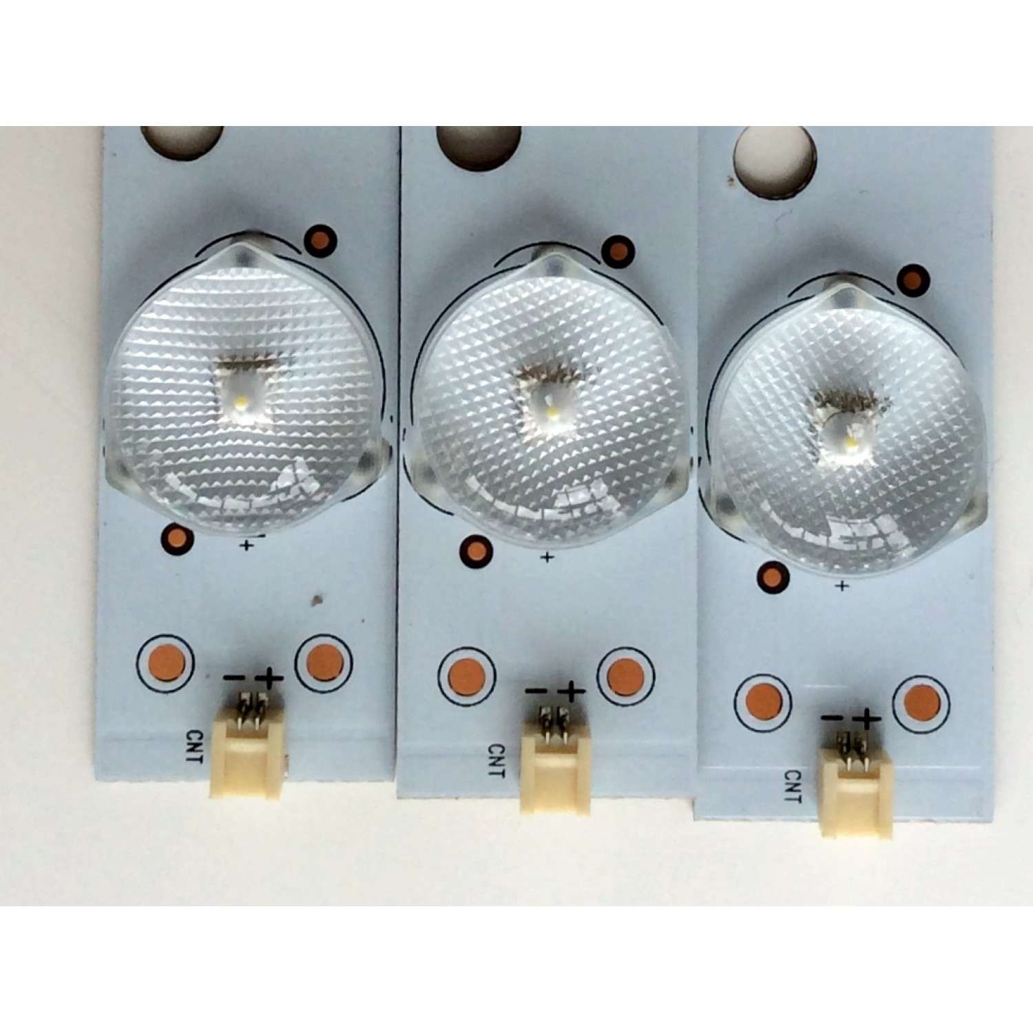 KIT DE LED`S PARA TV (3 PIEZAS ) / SCEPTRE A7L07H371ECA438PK / CRH-K393535T031038A-Rev1.0 / PANEL CN40HA701 / MODELO X409BV-FHDR8HVN01 - Imagen 2