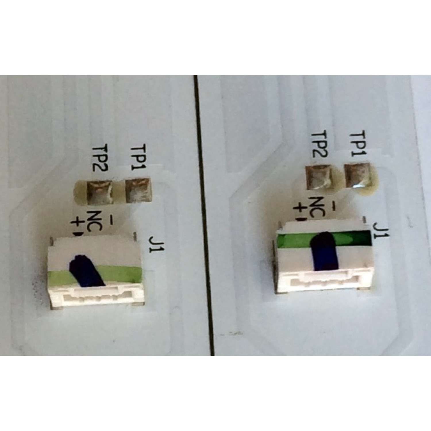 KIT DE LED`S PARA TV (2 PIEZAS) / TOSHIBA 006-P1K3570A / TCL_ODM_32D1600_2x6_3030C_6S1P / REV.V2 / YHE-4C-LB320T-YHU / 241017-2R7XKM-00045 / PANEL LVW320CSDX E26 V7 / MODELO 32L310U18 - Imagen 2