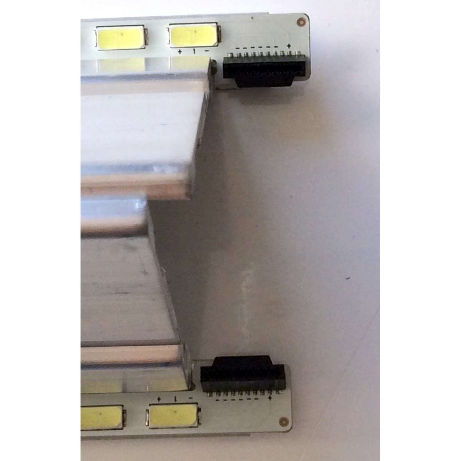 KIT DE LED´S PARA TV (2 PIEZAS) VIZIO 6920L-0001C / 6916L0782A / 6916L0781A / 55" V12 EDGE REV1.1 1 L-TYPE 6920L-0001C / 55" V12 EDGE REV1.1 1 R-TYPE 6920L-0001C / PANEL LC550EUN (SE)(F1) / MODELO M3D550KDE - Imagen 5