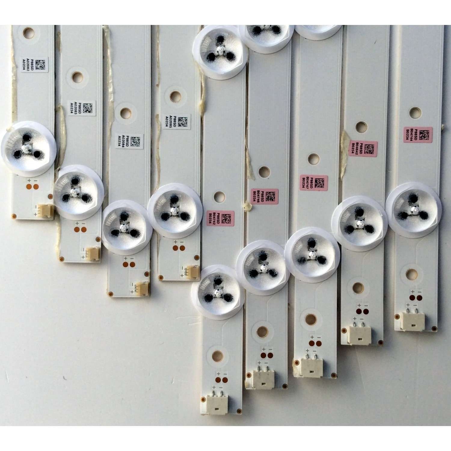 KIT DE LED´S PARA TV ((INCOMPLETO SOLO 9 PIEZAS)) / CHANGHONG LB-C490F13-E2-L-G1-SE1 / LB-C490F13-E2-L-G1-SE2 / SVJ490A06_REV02_6LED_140605 / P88SD / PANEL C490F14-E1-L (G3) / MODELO LED49YD1100UA - Imagen 4