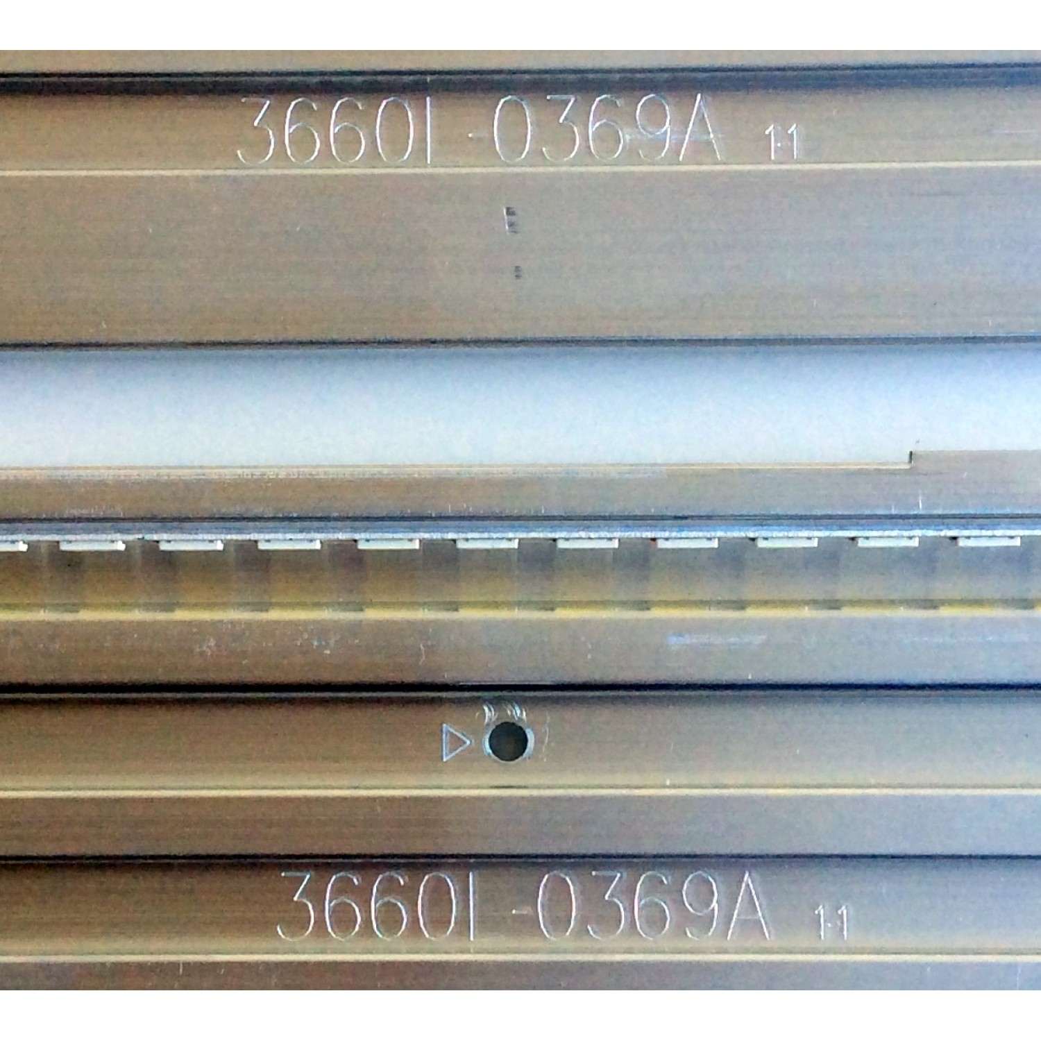 KIT DE LED´S PARA TV (2 PIEZAS) LG 47" V6 EDGE FHD REV1.0 1 L-TYPE / 47" V6 EDGE FHD REV1.0 1 R-TYPE / 3660L-0369A / D2 1BCD J41 B / PANEL LC470EUF (SD)(A1) / LC470EUF (SD)(F1) / MODELO 47LV5500-UA / 47LW5600 - Imagen 4