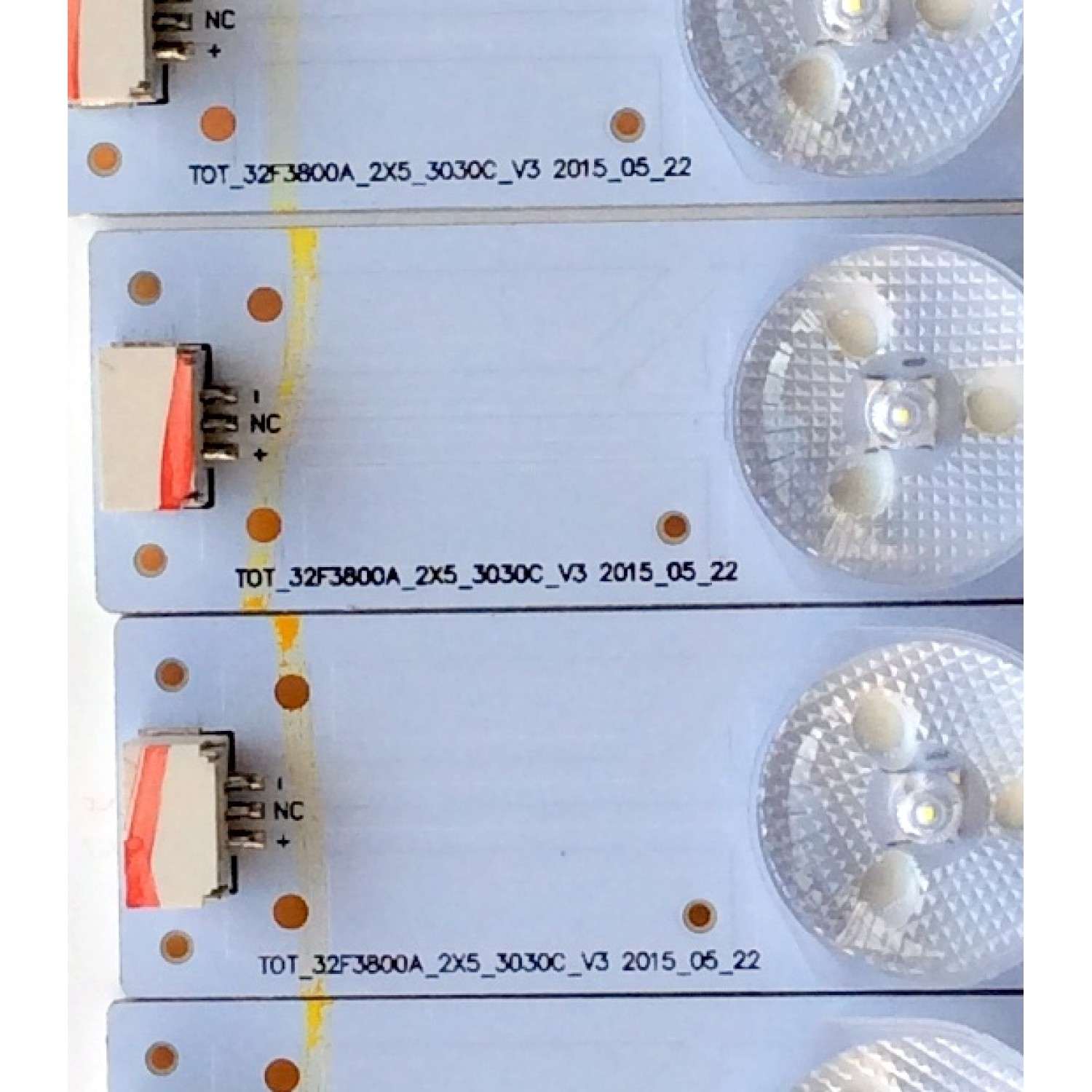 KIT DE LEDS ORIGINAL PARA TV TCL 8 PIEZAS / NUMERO DE PARTE TOT_32F3800A_2X5_3030C_V3 / YHA-4C-LB3205-YHEX1 / E334789 / PANEL LVF550CS0T / MODELO 55FS3750 / 55FS3750TCAA - Imagen 2