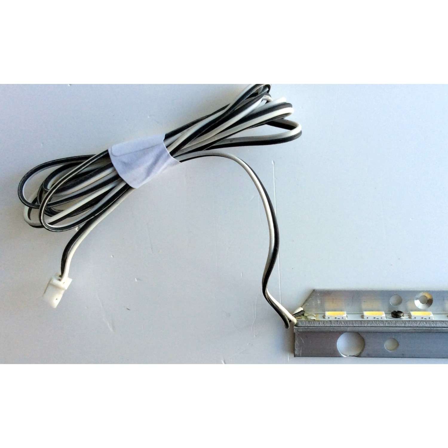 KIT DE LED´S PARA TV ((INCOMPLETO SOLO 2 PIEZAS)) / AVOL PANEL V315H1-LH3 / MODELO AET3220FD - Imagen 2