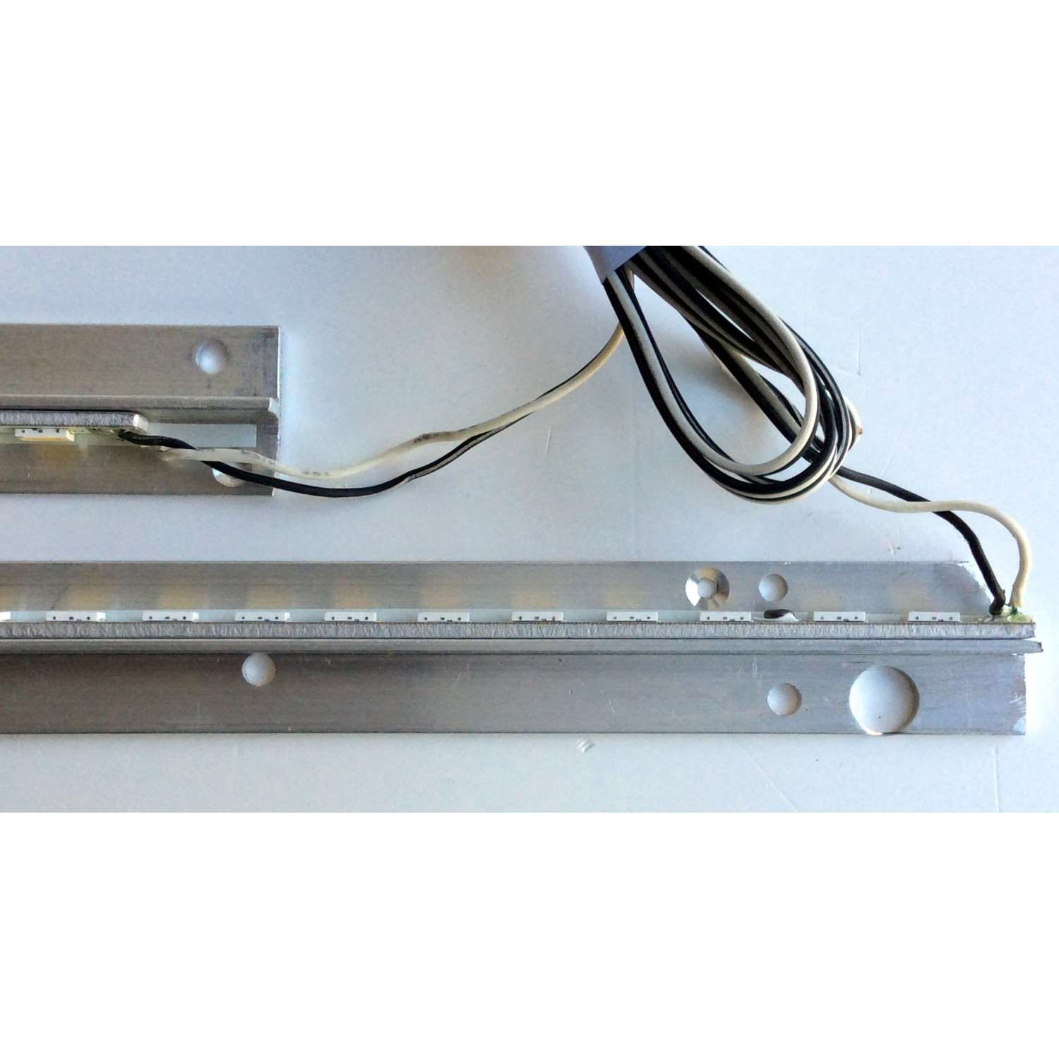 KIT DE LED´S PARA TV ((INCOMPLETO SOLO 2 PIEZAS)) / AVOL PANEL V315H1-LH3 / MODELO AET3220FD - Imagen 3