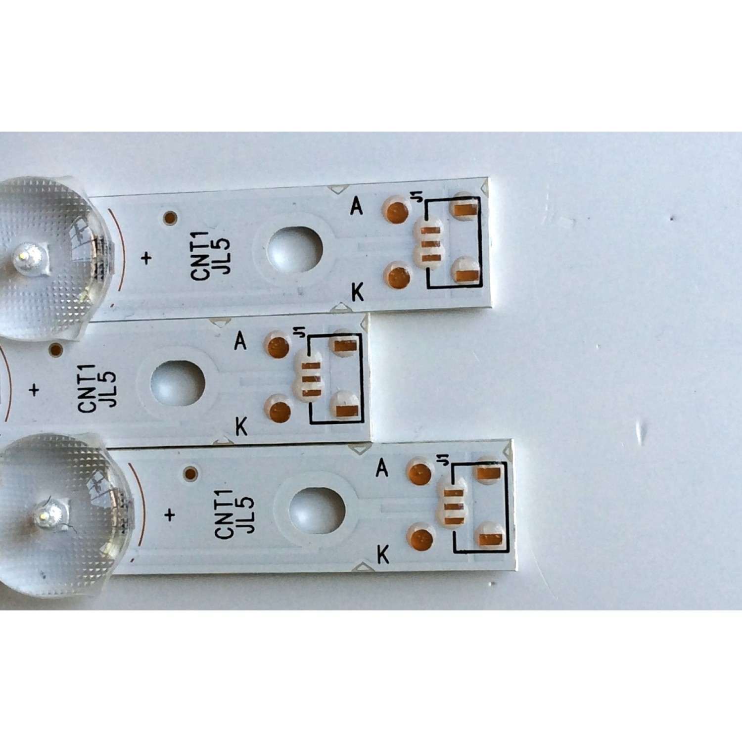 KIT DE LED´S PARA TV (3 PIEZAS) / SAMSUNG 303GC430043 / GC43D08-ZC22AG / E469119 / 2010035711-12 / 171115A2 / 344761000135000 / GC430M10 / PANEL´S BOEI430WU1 4A17B27 / HV430FHB-N1A / MODELOS UN43J5202AFXZA BZ01 / UN43M5300AFXZA BB02 / UN43J5200AFXZA - Imagen 3