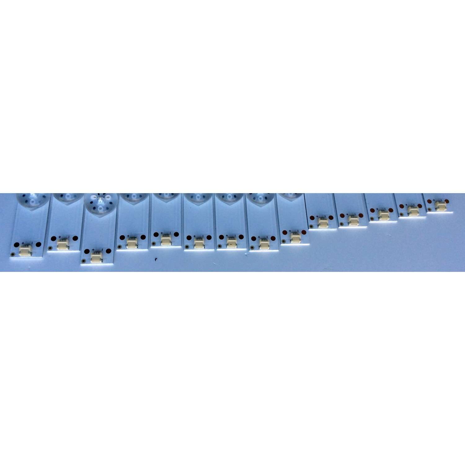 KIT DE LED´S PARA TV (14 PIEZAS) / HISENSE JL.D65061330-003AS-M / JL.D65061330-003BS-M / 1178979 / 0007 / 739628 / 1178979 / 18A F5 B 30 B1 N171204 WH / PANEL HD650M5U52-B1\S0\GM\ROH / 217179 / MODELO 65H6D - Imagen 4