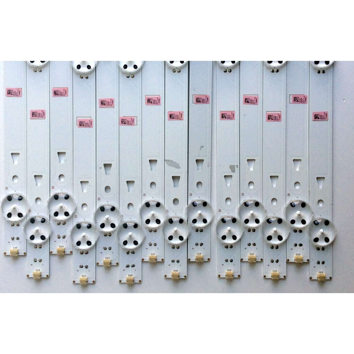 KIT DE LED´S PARA TV (14 PIEZAS) / HISENSE SVH650A53_REV01_6LED_UBH_160627 / SVH650A57 / S0525Z / 1168990 / PANEL HD650M5U51-B1\S0\GM\ROH 211690 / MODELO 65H6D / SERIE 65G1713D5 - Imagen 2