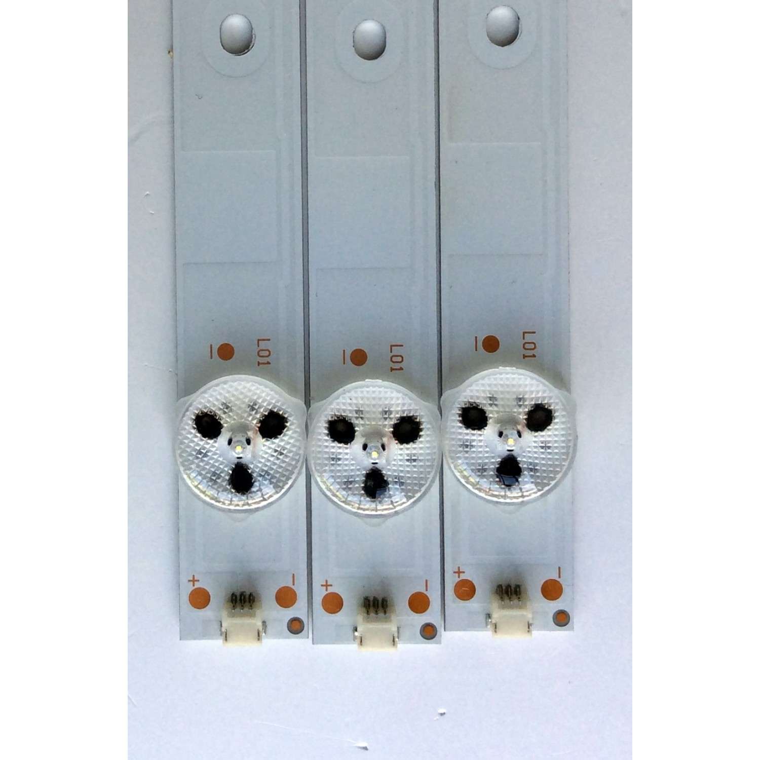 KIT DE LED´S PARA TV HISENSE ((3 PIEZAS)) / NUMERO DE PARTE JL.D40081330-003BS-M / 1155208 / 1175553 / PANEL`S JHD396DF / JHD396D5F01 / HD396DF / JHD396DF-E01 / HD400DF-E33/F2/S9/GM/ROH / MODELOS / 40H3B / 40H5B / 40H3C1 / LC-40LB480U / NS-40D510NA19 - Imagen 2