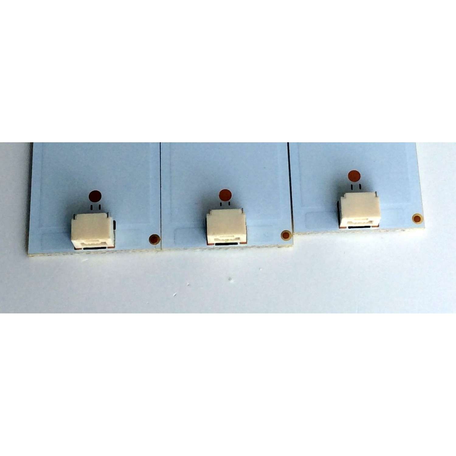 KIT DE LED`S PARA TV (3 PIEZAS) TCL 006-P2K1975A / TCL 32LE450U-787-7EA / 4C-LB320T-YH8ASP / UK5XZ8 / PANEL LVW320AUDX E1 V1 / MODELO LC-32LE450U - Imagen 4