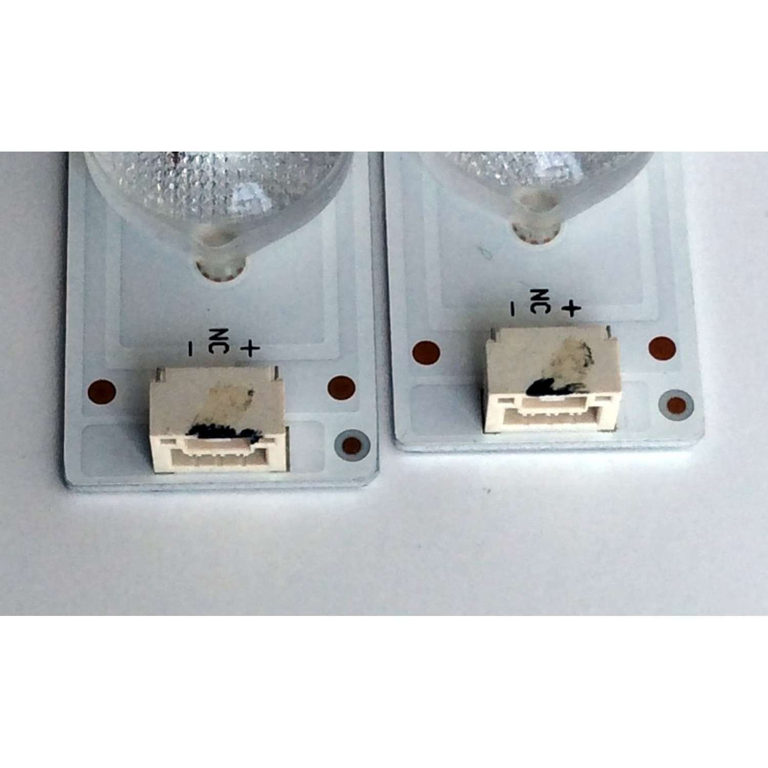 KIT DE LED`S PARA TV (2 PIEZAS) / INSIGNIA JL.D32091235-004CS-M / 4C-LB320T-JF2 / 130 M 04RR 32 N150417 / PANEL LVW320CSDX E13 V3 / MODELOS NS-32D220NA16 - Imagen 2