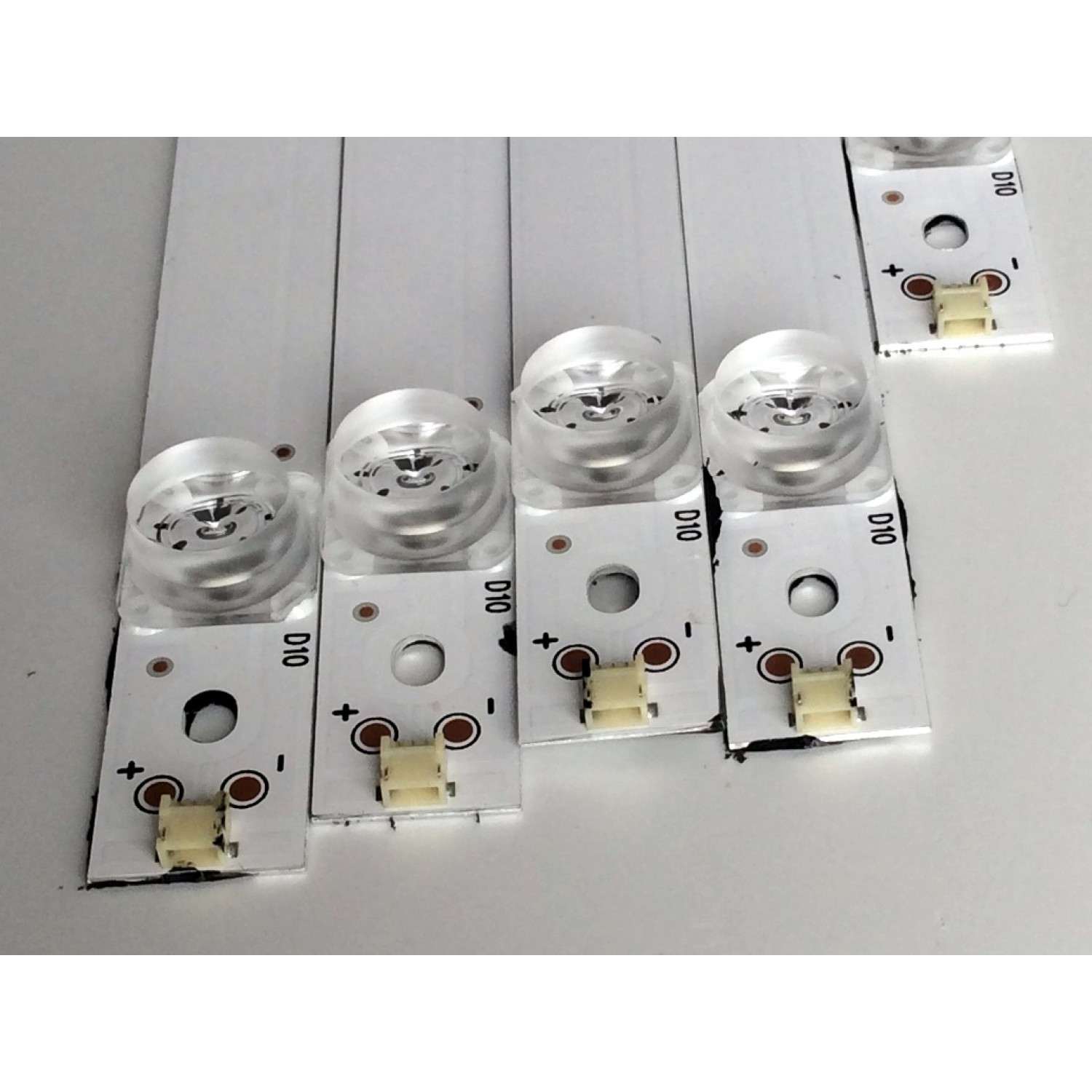 KIT DE LED´S PARA TV (5 PIEZAS) / HISENSE CRH-BK55S1U51S3030T05107BE-REV1.3 B / L05BY162K21D83F-B1 / 1187275 / PANEL`S HD550S1U51-T0\S1\GM\ROH 228720 / HD550S1U51-T0 / MODELO 55H6E - Imagen 4