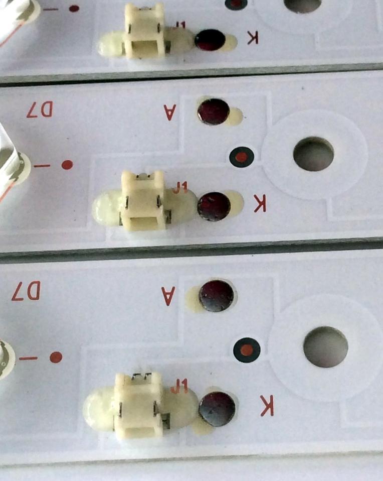 KIT DE LED´S PARA TV (3 PIEZAS) / ELEMENT KSKK32D07-ZC21FG-04 / 303KK320036 / E320262 / PY64152 / E22/E/7 / 120-125-3.9-3.0 / 2010024994-2 / 170115A5 / 21005583 / KK320M11 / PANEL HV320WHB-N81 / MD3238YTBH / MODELO ELEFW328  - Imagen 4