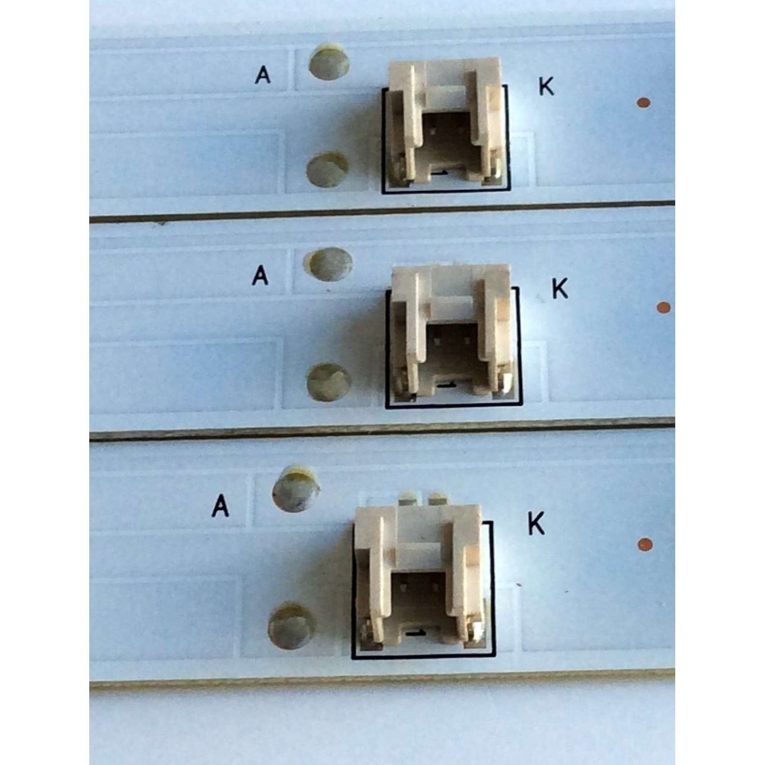 KIT DE LED´S PARA TV (3 PIEZAS) / WESTINGHOUSE TFMT40D08-ZC22FG-04 / 303TH400050 / TH400M23 / 2010026893-1 / 170330A5/813 / 910-400-1049 / MODELO WD40FW2610 - Imagen 4