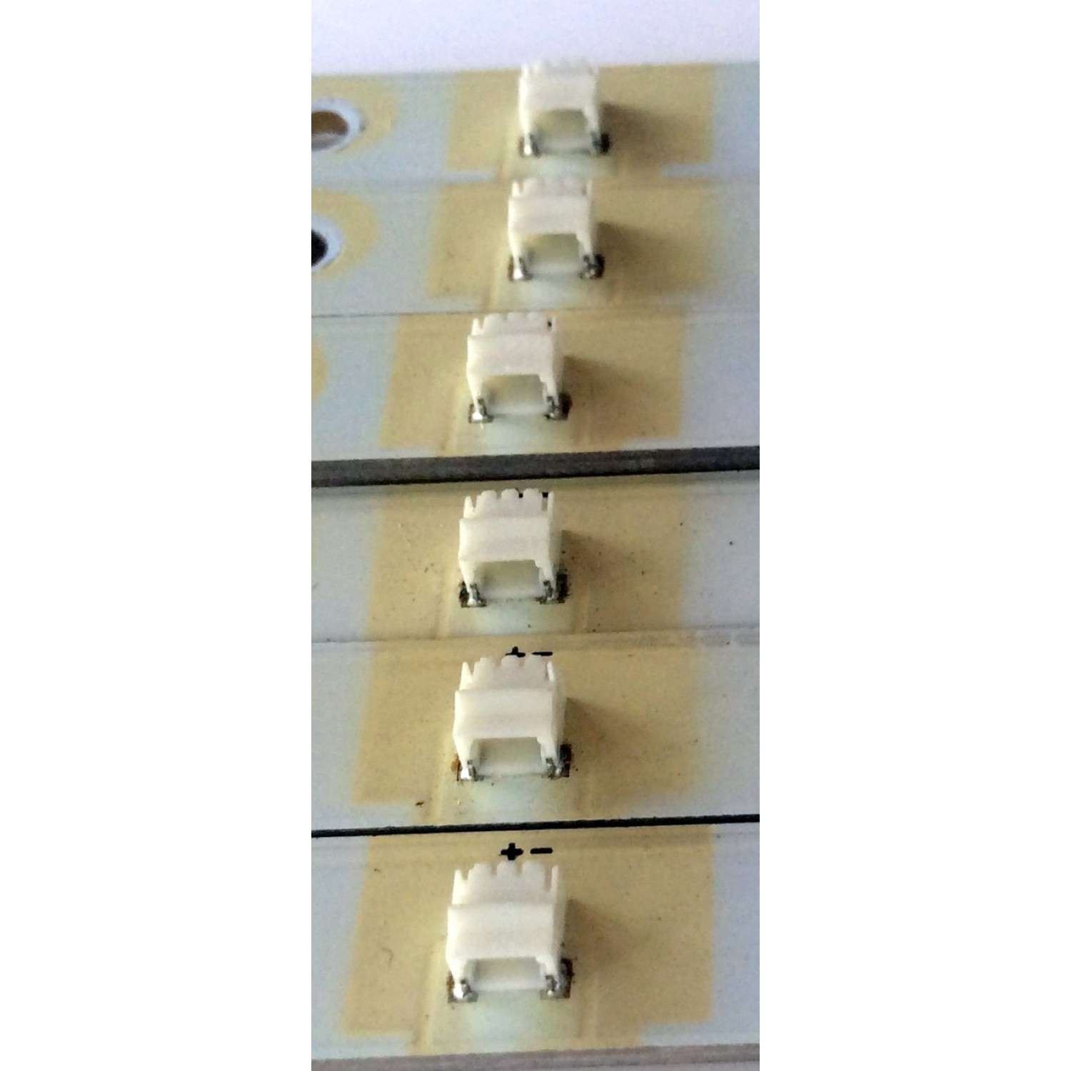 KIT DE LED´S PARA TV (6 PIEZAS) / COBY RF-AF390B57-1301S-01 /  RF-AF390B57-1301S-01 MZH / QC36K5000000 / R3107 4210 / R3107 4211 / R3107 4213 / R3107 4214 / R3107 4236 / PANEL`S V390HJ1-XR01 / V390HJ1-P02 REV.C1 / MODELO LEDTV3916 - Imagen 2