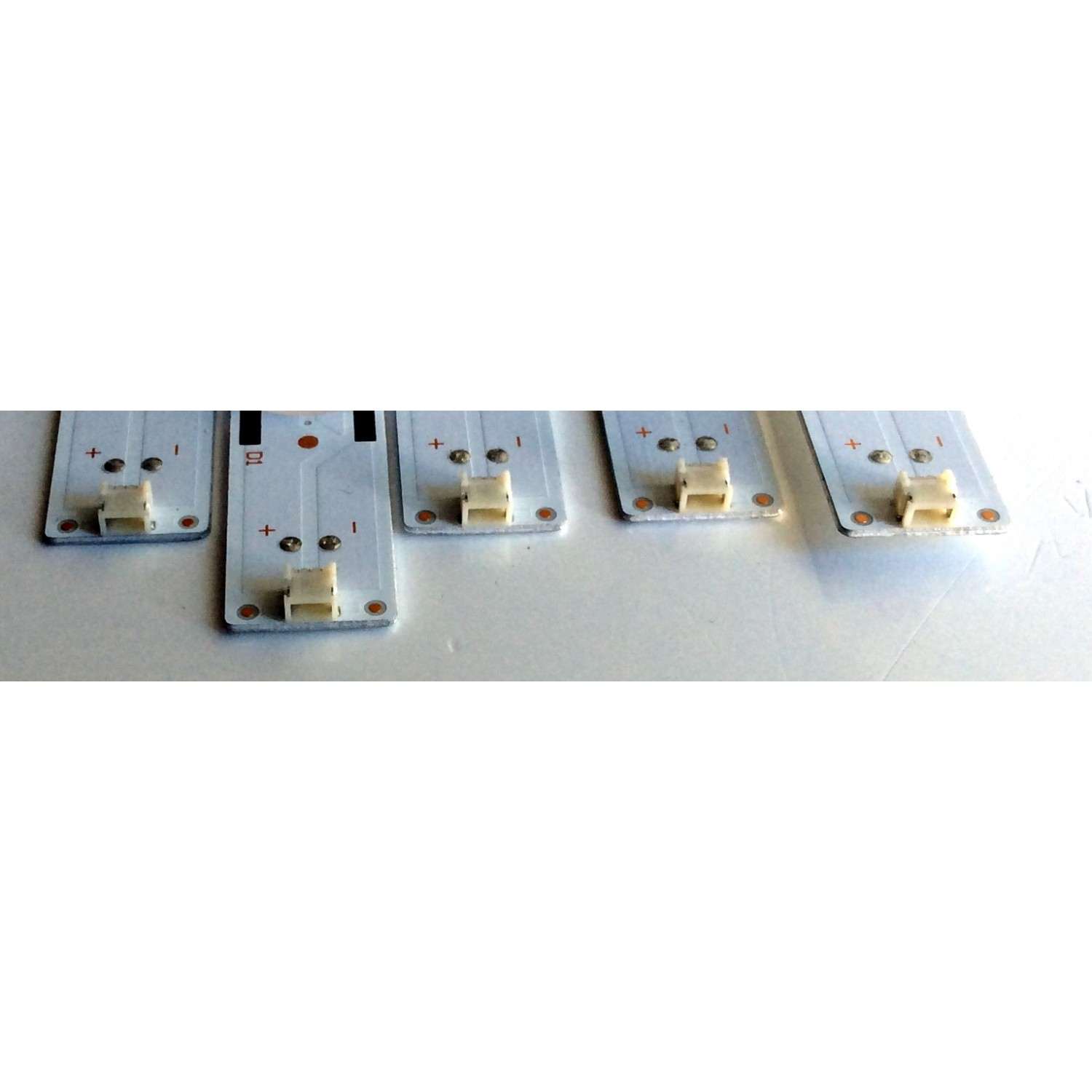 KIT DE LEDS ORIGINAL PARA TV SHARP 5 PIEZAS / SVH500A63_Rev03_10WICOP_UBH+SILK_161228 / G4B108B1 / 1177748 / PANEL´S HD500K3U53\S0\XP\BBY\GM\ROH / HD500K3U53\S2\XP\BBY\GM\ROH / MODELO LC-50LBU591U - Imagen 4