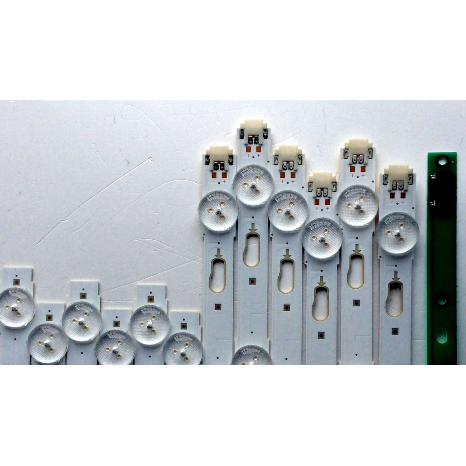 KIT DE LED´S PARA TV SAMSUNG ((12 PIEZAS)) / NU8MERO DE PARTE BN96-40099A / BN96-40100A / S_5U75_55_FL_L8_REV1.5_150514 / LM41-00135A / S_5U75_55_FL_R6_REV1.5_150514_LM41-00136A / PANEL CY-GK055HGEV5H /  MODELO ¨55¨ - Imagen 3