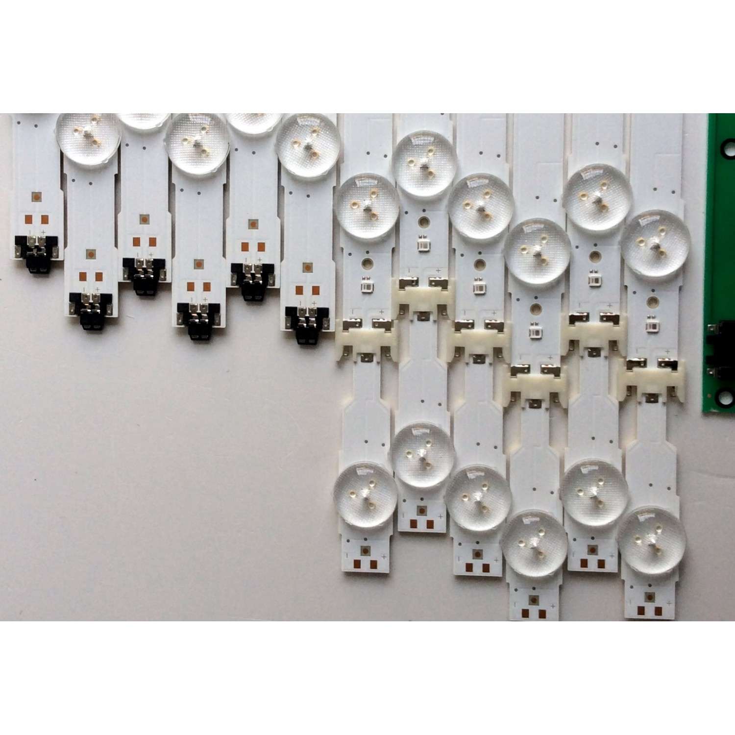 KIT DE LED´S PARA TV SAMSUNG ((12 PIEZAS)) / NU8MERO DE PARTE BN96-40099A / BN96-40100A / S_5U75_55_FL_L8_REV1.5_150514 / LM41-00135A / S_5U75_55_FL_R6_REV1.5_150514_LM41-00136A / PANEL CY-GK055HGEV5H /  MODELO ¨55¨ - Imagen 2