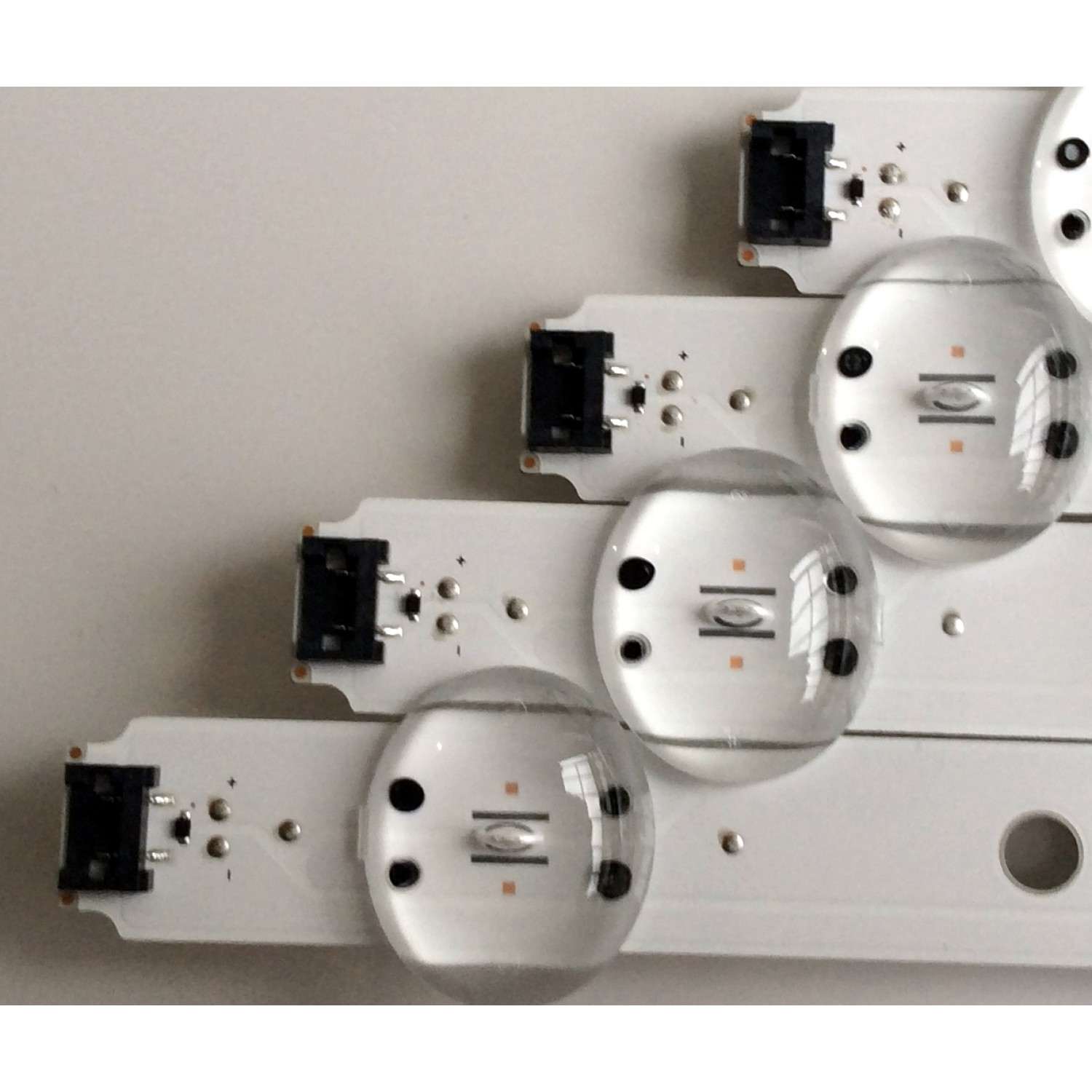 KIT DE LED´S PARA TV (4 PIEZAS) / LG SSC_Trident_65UK63_S / SSC_65UK65(BOE)_9LED_SVL650A75_REV1.0_171201 / SCDB21X2B / EAV64013802/ PANEL NC650DQG-ABGX7 / MODELOS 65UK6300PUE / 65UK6300PUE.BUSTLOR - Imagen 4