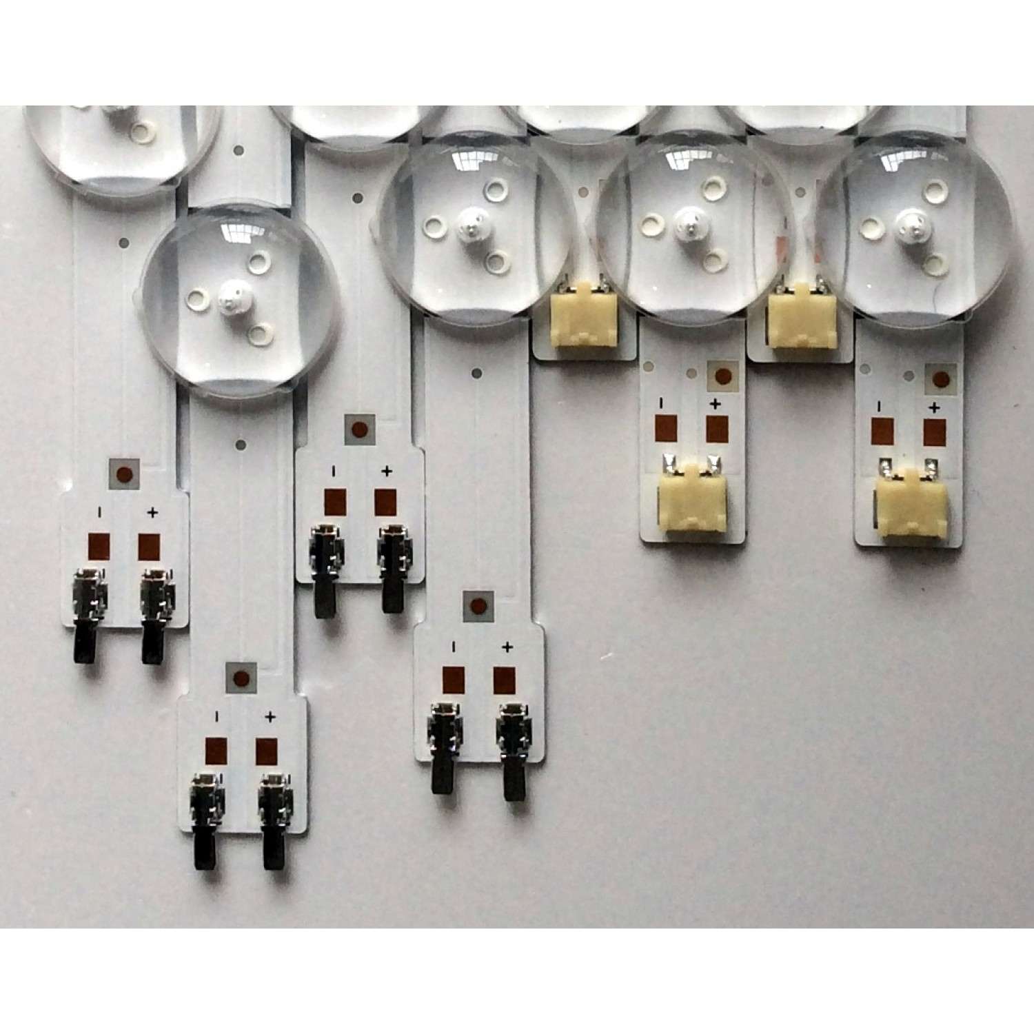KIT DE LED'S PARA TV RCA (3 PIEZAS) / NUMERO DE PARTE AE0110557 / HRS_SQY39.5GA064_3X8_2W_MCPCB 12mm_V0 / K-078-Y1-M02 / PANEL V400HJ6-PE1 / MODELO RLEDV4001 - Imagen 3