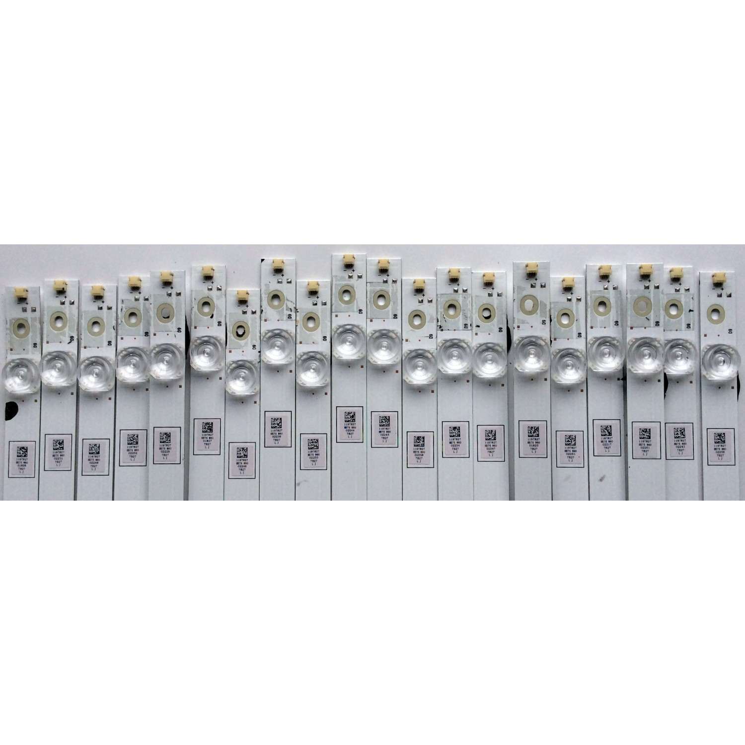 KIT DE LED´S PARA TV (20 PIEZAS) / HISENSE LB75022 V0 / E469119 / 1197827 / PANEL HD750M7U71-L1\S0\GM\ROH / HD750M7U71-L1 / MODELO 75EU8070 - Imagen 4