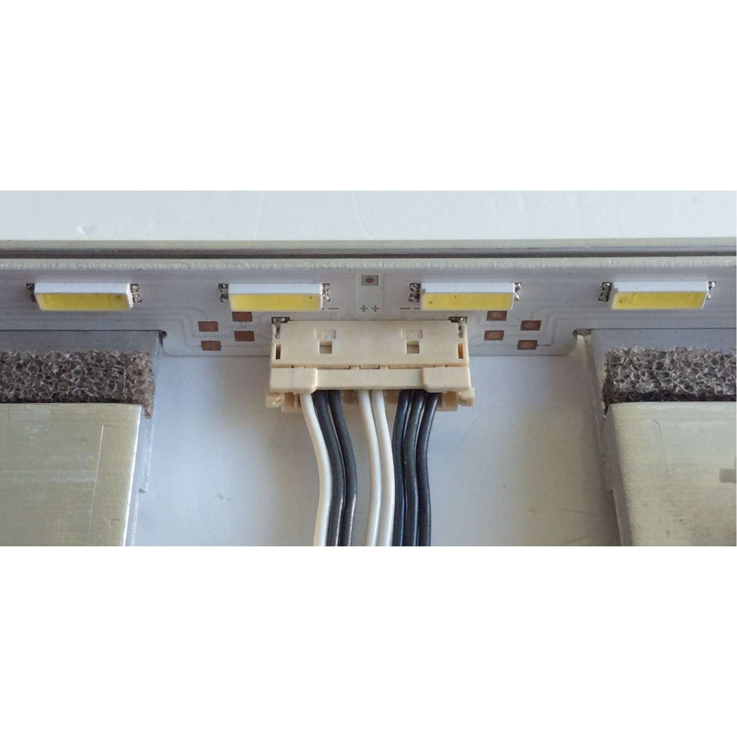 LED PARA TV ( 1 PIEZA) / SONY LM41-00113A / SONY 32W L30 REV1.0 141022 / 4-566-005 / 150108A / PANEL LTF320AP08 A08 / MODELO KDL-32R500C - Imagen 2