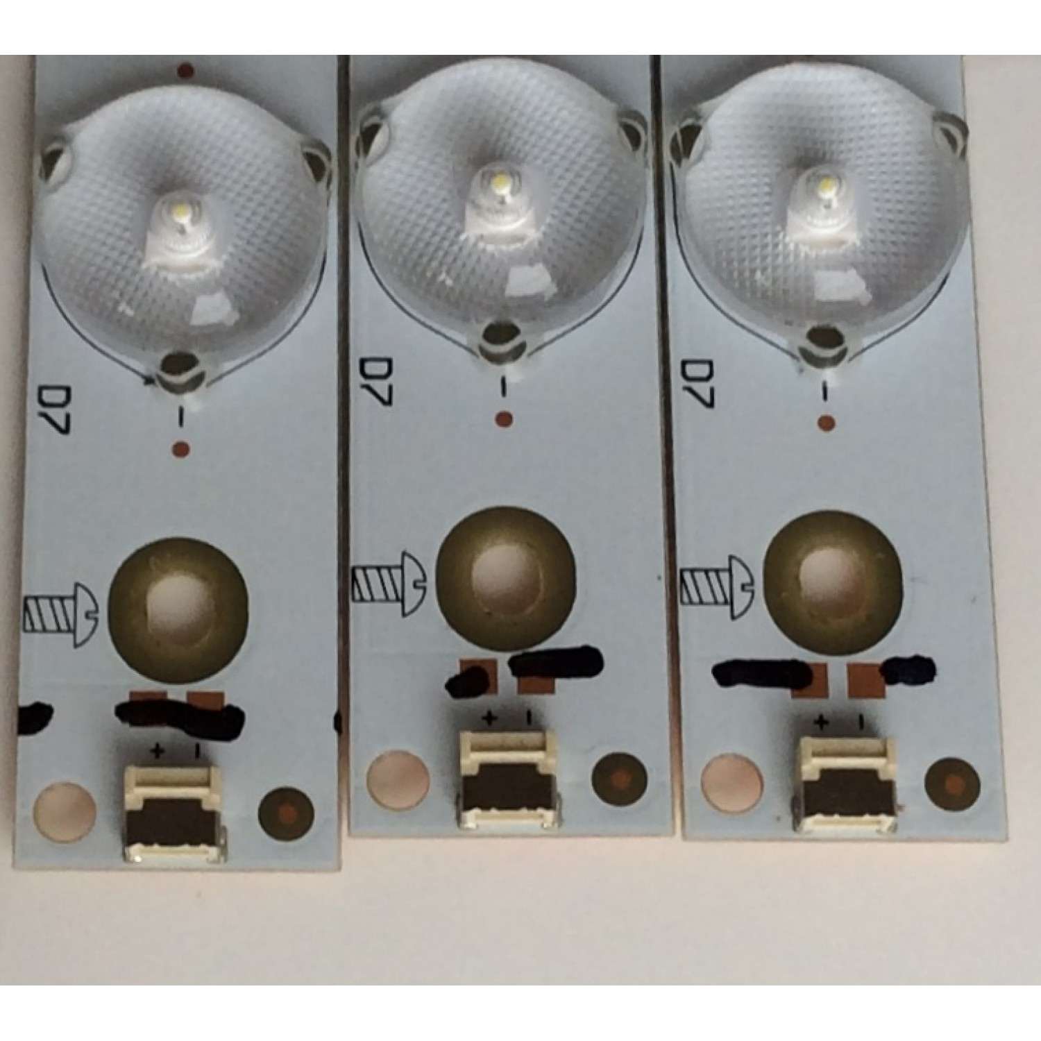KIT DE LED'S PARA TV (3 PIEZAS) / VIZIO GJ-2K16 D2P5-315 D407-V1.2 (613*17MM) / 210BZ07D043535C04D / 6146 PANEL TPT315B5-FHBN0.K REV. S49P2E / MODELOS E32-D1 / E32-D1 LTTUUEAS / E32H-D1 LTTUUEBS / D32HN-E1 LTT3VMAS / D32HN-E1 LTT3VMCS / D32HN-E1 LTTUVMAS - Imagen 3
