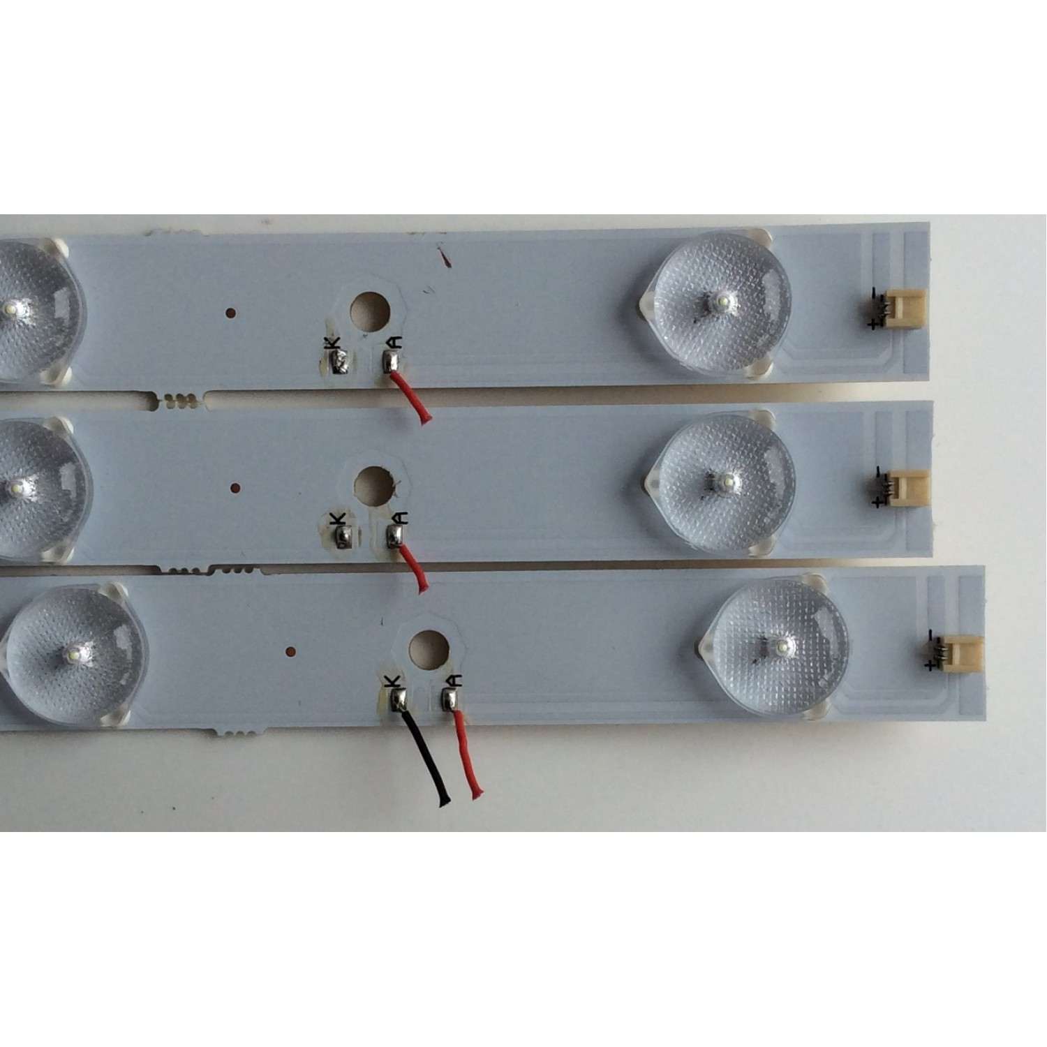 KIT DE LED'S PARA TV (3 PIEZAS ) / AFFINITY IC-B-CNA039D139 / LXC037 / 1003130201XC03703159 PANEL  TY390LK03-BCW2 / MODELO SLE2039 - Imagen 2