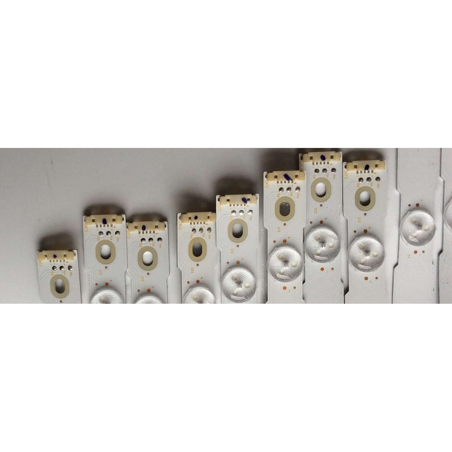 KIT DE LED'S PARA TV ((INCOMPLETO SOLO 20 PIEZAS)) / LB75018 / LB75018 V0_01 / JX75T09006 / 3HDV2HDV2 / PANEL´S T750QVF05.2 / YD8F007DND01B / MODELO XBR-75X900F - Imagen 3