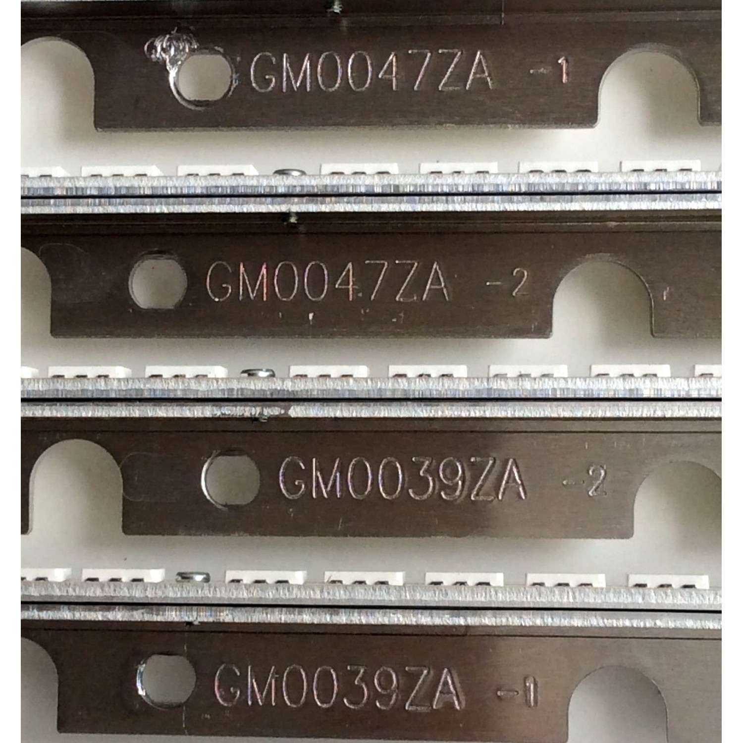KIT DE LED'S PARA TV (4 PIEZAS) / SONY RUNTK4338TP / 090907 / 109-015-52 / PANEL LK460D3LA9S / MODELO KDL-46NX800 - Imagen 2