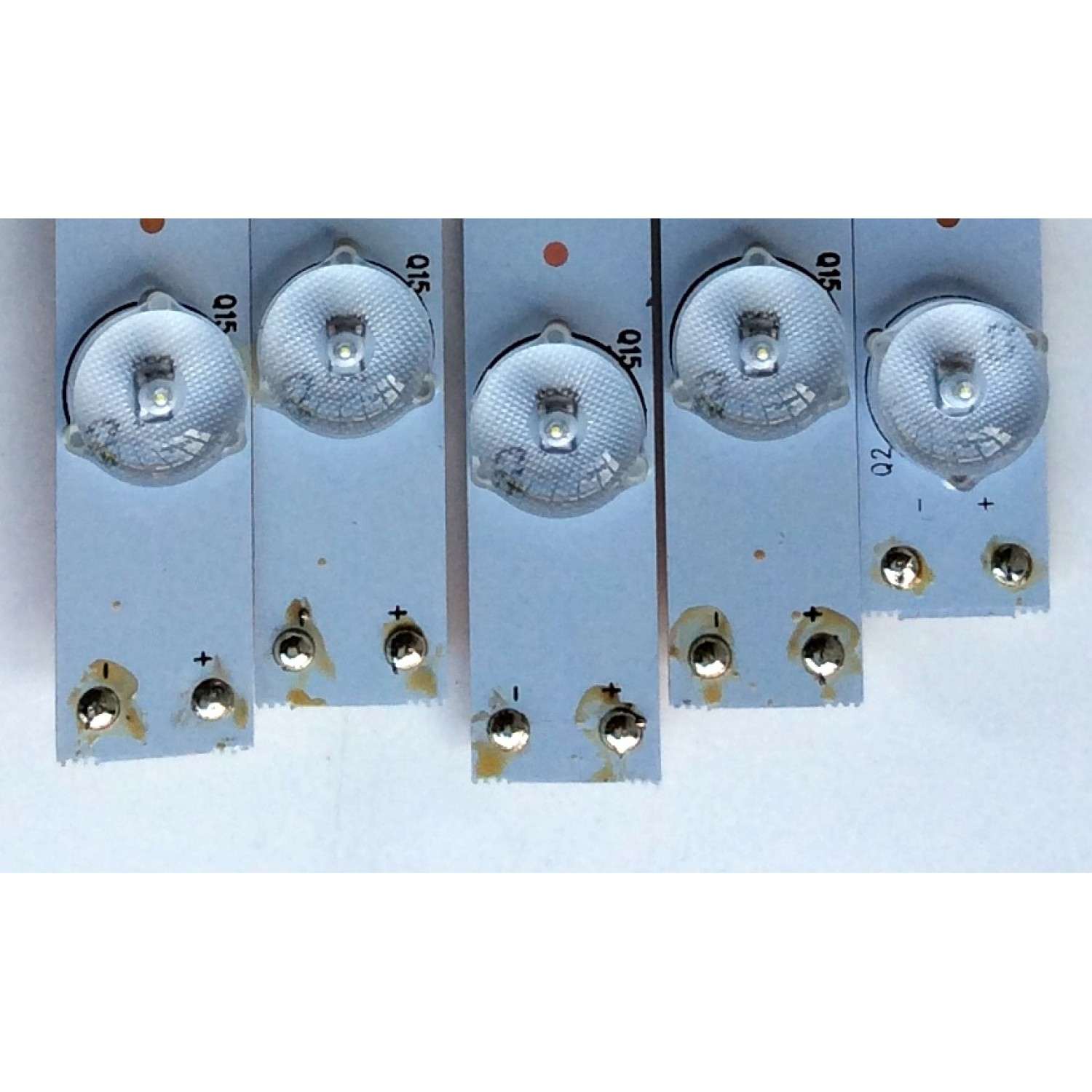 KIT DE LED'S PARA TV (5 PIEZAS) / APEX GKB5.948.3028 / GKB7.8203826 / LTE50450/5.948.3024 / PANEL T500HVN08.2 / MODELO LE50D5 - Imagen 2