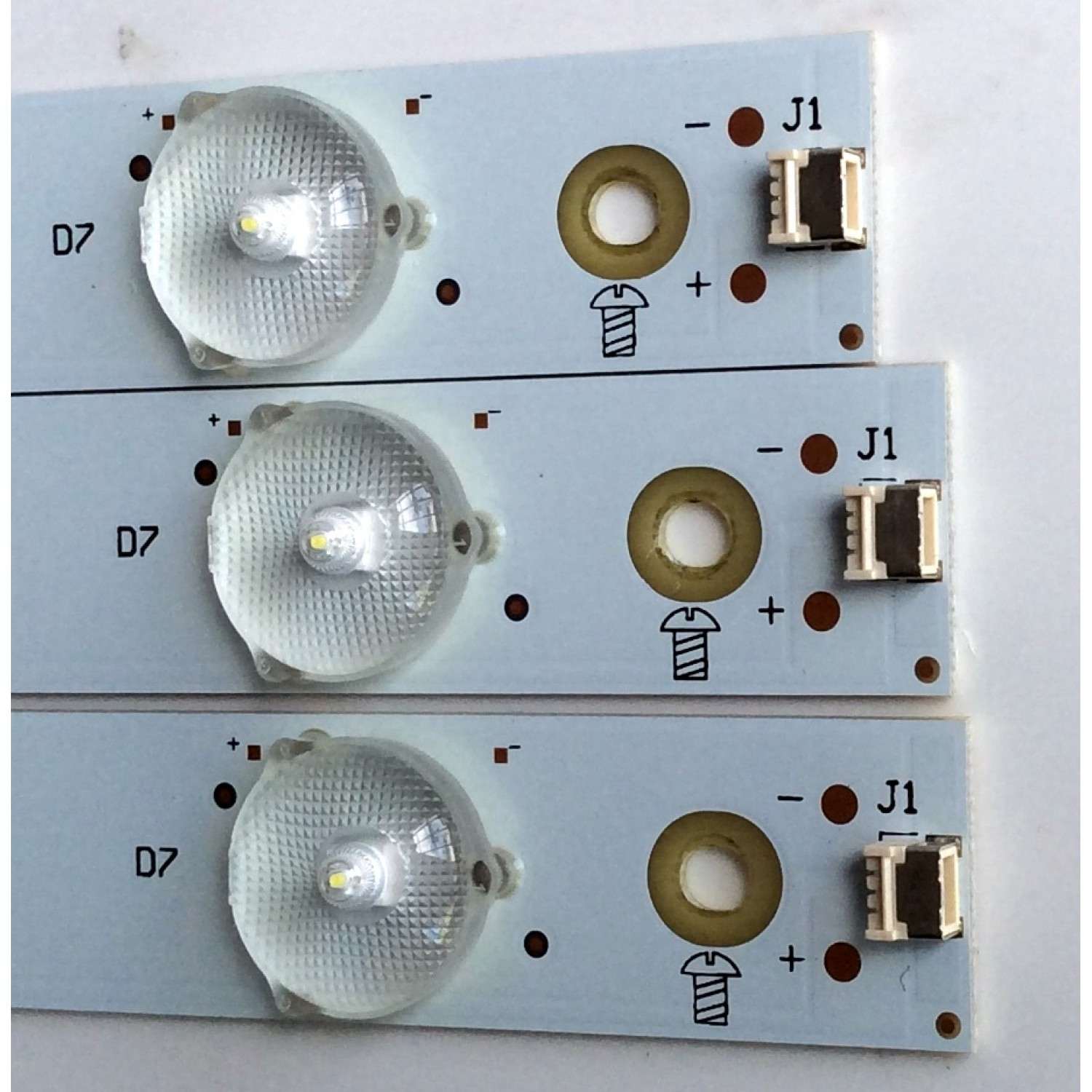 KIT DE LED'S PARA TV (3 PIEZAS) / VIZIO LBM320P0701-GL-1 / 04-C0150605 / E148158 / 04224[01408 / PANEL'S TPT315B5.0TU3A / TPT315B5-0TU3A.Q / TPT315B5-WHBN0.K / MODELOS D32H-C1 E32H-C1 LTTDSJBR / E32H-C1LTTDSJCR / D32H-C1 / D32H-D1 / D32HN-D1 - Imagen 4
