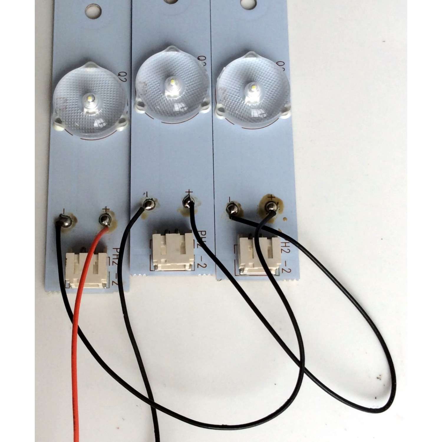 KIT DE LED'S PARA TV (3 PIEZAS) / WESTINGHOUSE GKB7.820.3818 / GKB5.9483020 / LTE32341-DVD-/5.948.3020 / PANEL LS320PUWTH / MODELO DWM32H1G1 - Imagen 4
