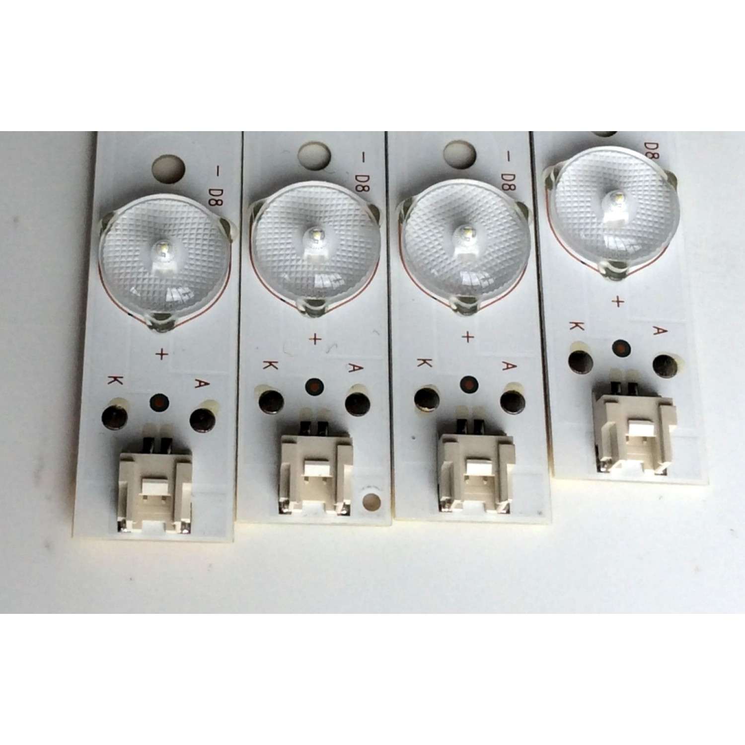 KIT DE LED'S PARA TV (4 PIEZAS) / ELEMENT 303TH390044 / TFGJ39D08-ZC21FG-03 / 125-130/2.9-3.0 / PANEL T390-DXB (P) -DLED / MODELO ELEFW3916 - Imagen 2