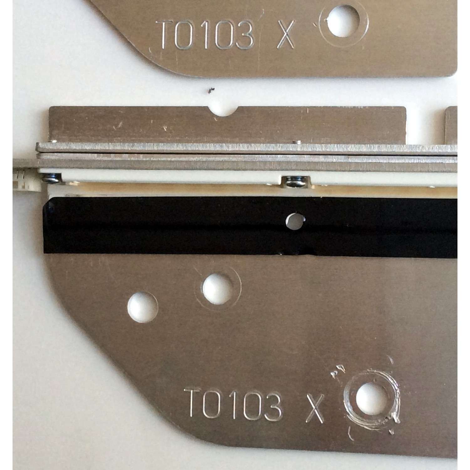 KIT DE LED'S PARA TV (2 PIEZAS) / SHARP K4452TP / T0103 X / 18600 / PANEL LK520D3LWB0Z / LK520D3LWBOZ / MODELO LC-52LE920U - Imagen 2