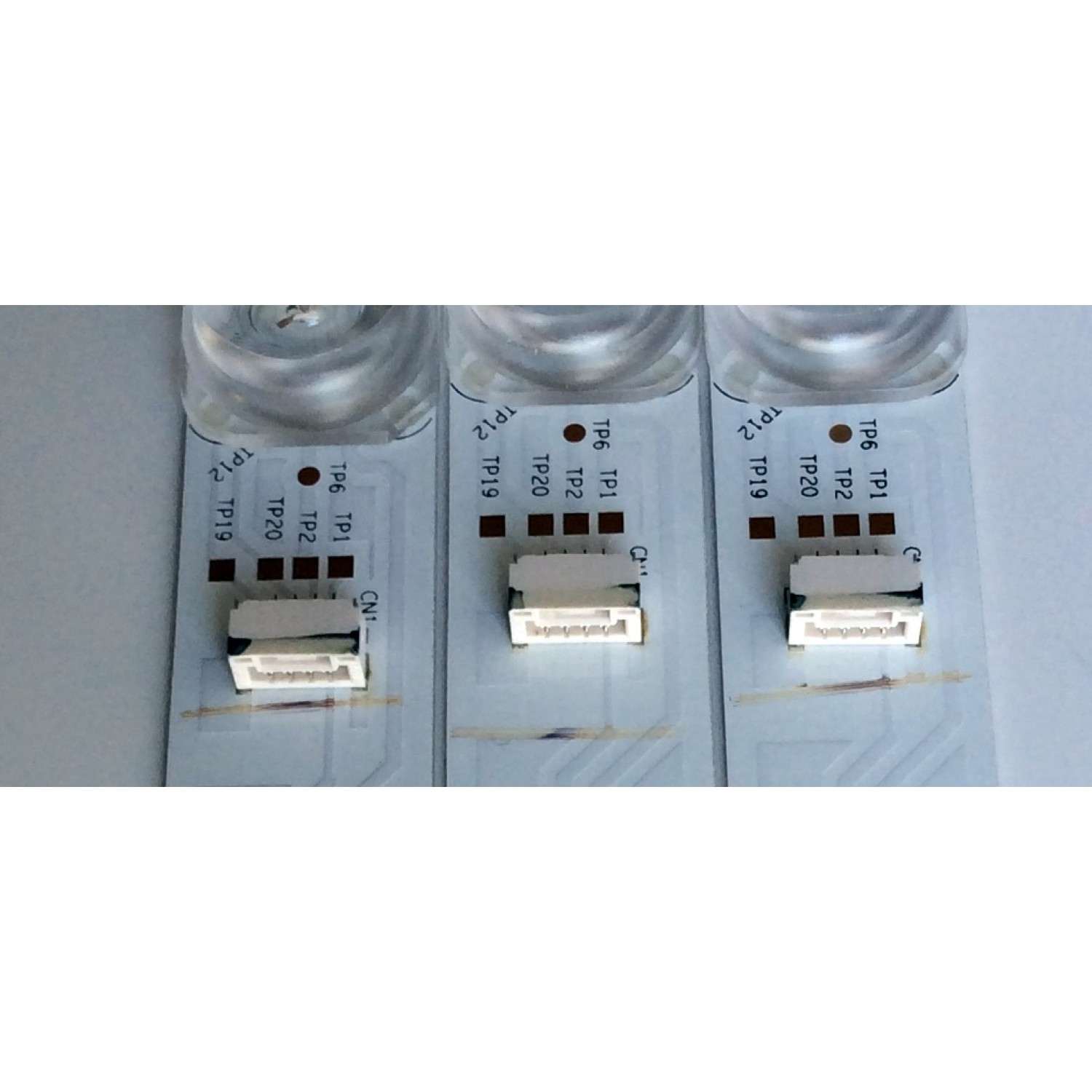 KIT DE LED'S PARA TV ((3 PIEZAS)) / NUMERO DE PARTE 4C-LB4308-YH05J / 006-P1K3532A / TOT_43D2900_3X8_3030C_D6T-2D1_4S1PX2 REV.V2 / T0T_43D2900_3X8_3030C_D6T-2D1_4S1PX2 REV.V2 / PANEL'S LVF430ND1L / LVF430CS0T E7 V1 / MODELOS 43S303 / 43S305 / 43S303TBAA - Imagen 3