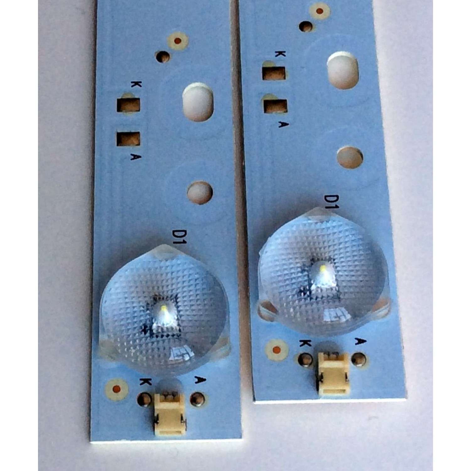 KIT DE LED'S PARA TV (2 PIEZAS) / SCEPTRE DH315D10-ZC15C-01 / 303DH315033 / E348423 / N123C-J / D22536 / 131105B2 / PANEL CN32HA631 / MODELO X32 - Imagen 2