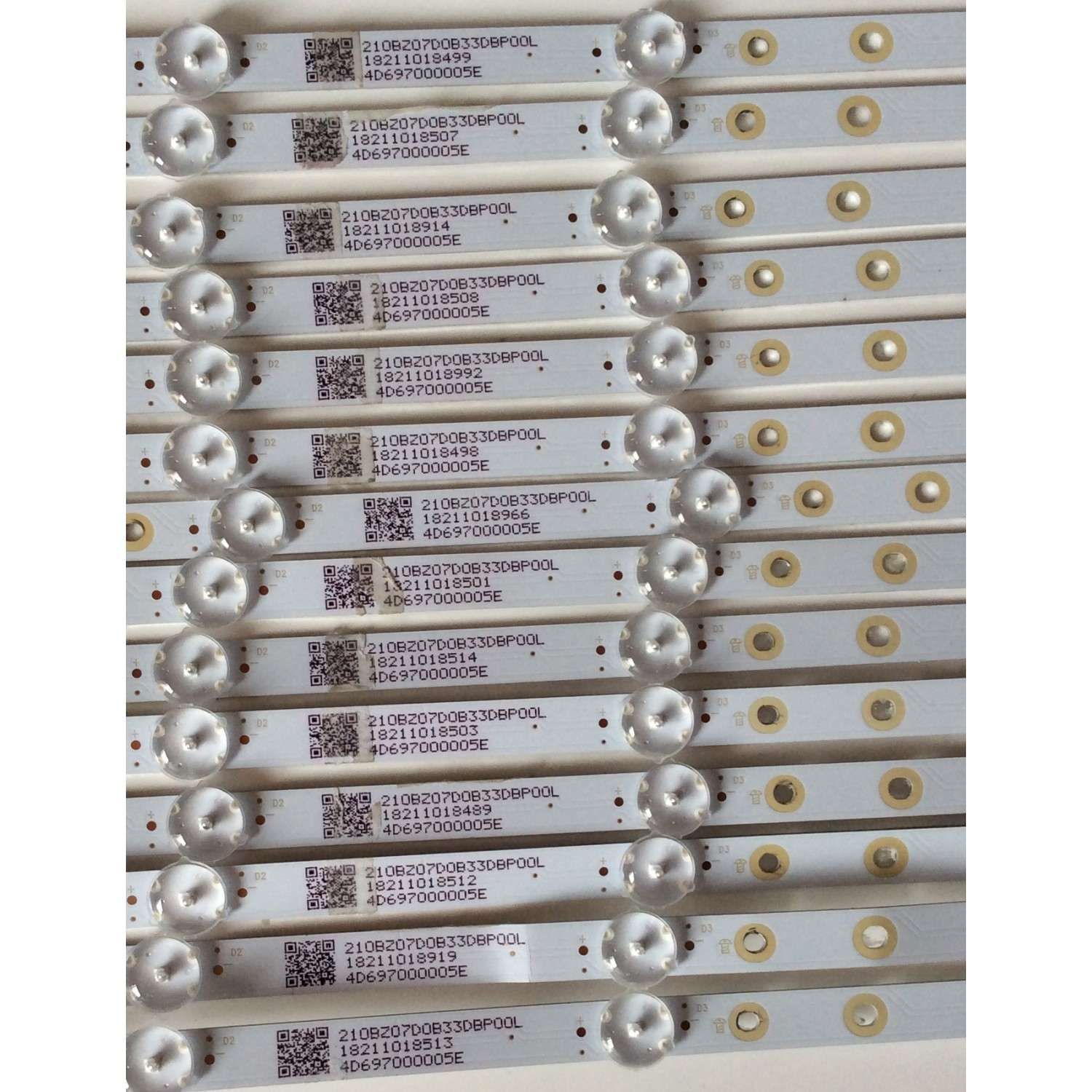 KIT DE LED'S PARA TV VIZIO (14 PIEZAS) / NUMERO DE PARTE LB65060 V0_00 / LB65060 / 201BZ07D0B33DBP00L / E465853 / PANEL TPT650UA-QVN06.U REV:S300AJ / MODELO E65-F1 - Imagen 4